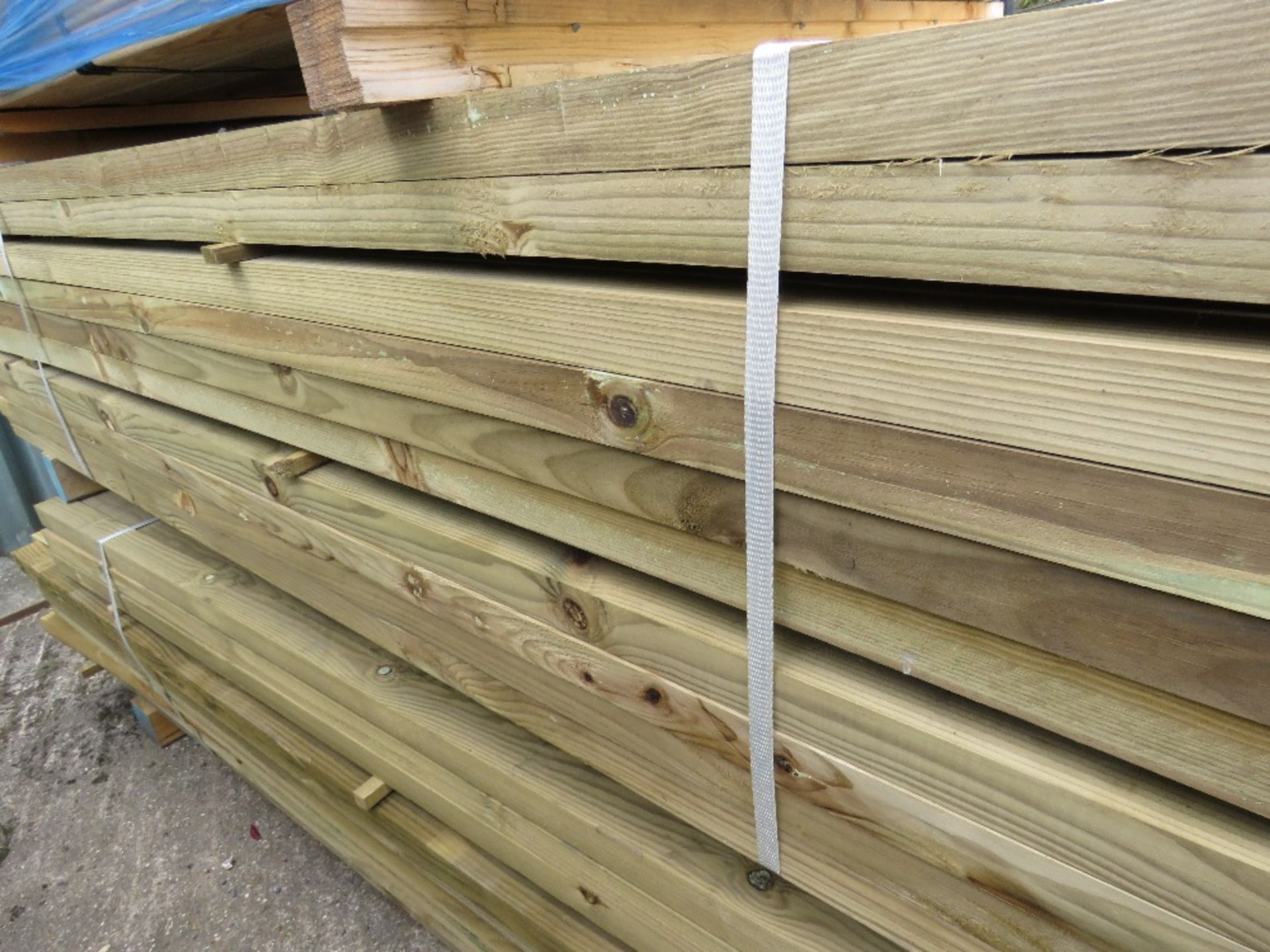 SMALL PACK OF UNTREATED HIT AND MISS FENCE CLADDING TIMBER BOARDS, 1.44 M LENGTH X 9CM WIDTH APPROX. - Image 3 of 4