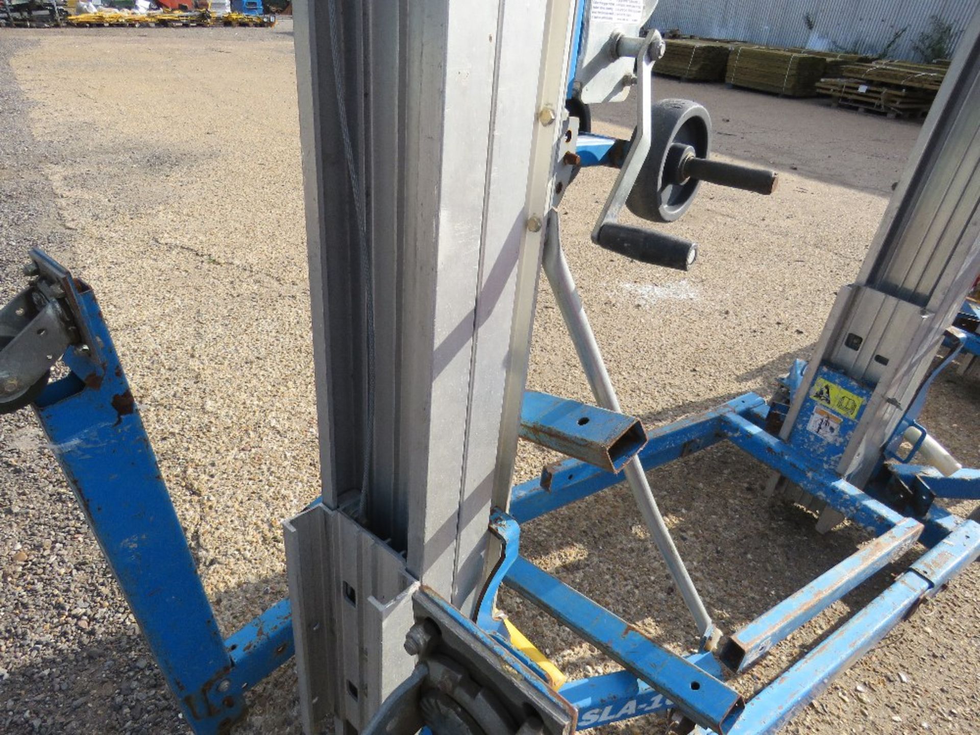 GENIE SLA10 MATERIAL HOIST UNIT WITH FORKS. YEAR 2015 BUILD. DIRECT FROM LOCAL COMPANY AS PART OF TH - Image 3 of 4