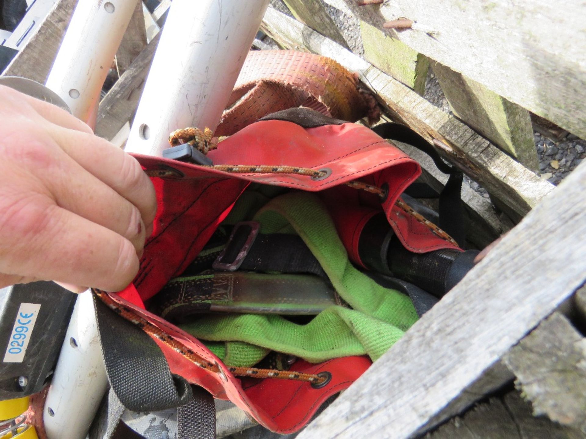 STILLAGE OF MANHOLE ACCESS SAFETY EQUIPMENT: FRAME AND HARNESS ETC, UNTESTED. - Image 5 of 5