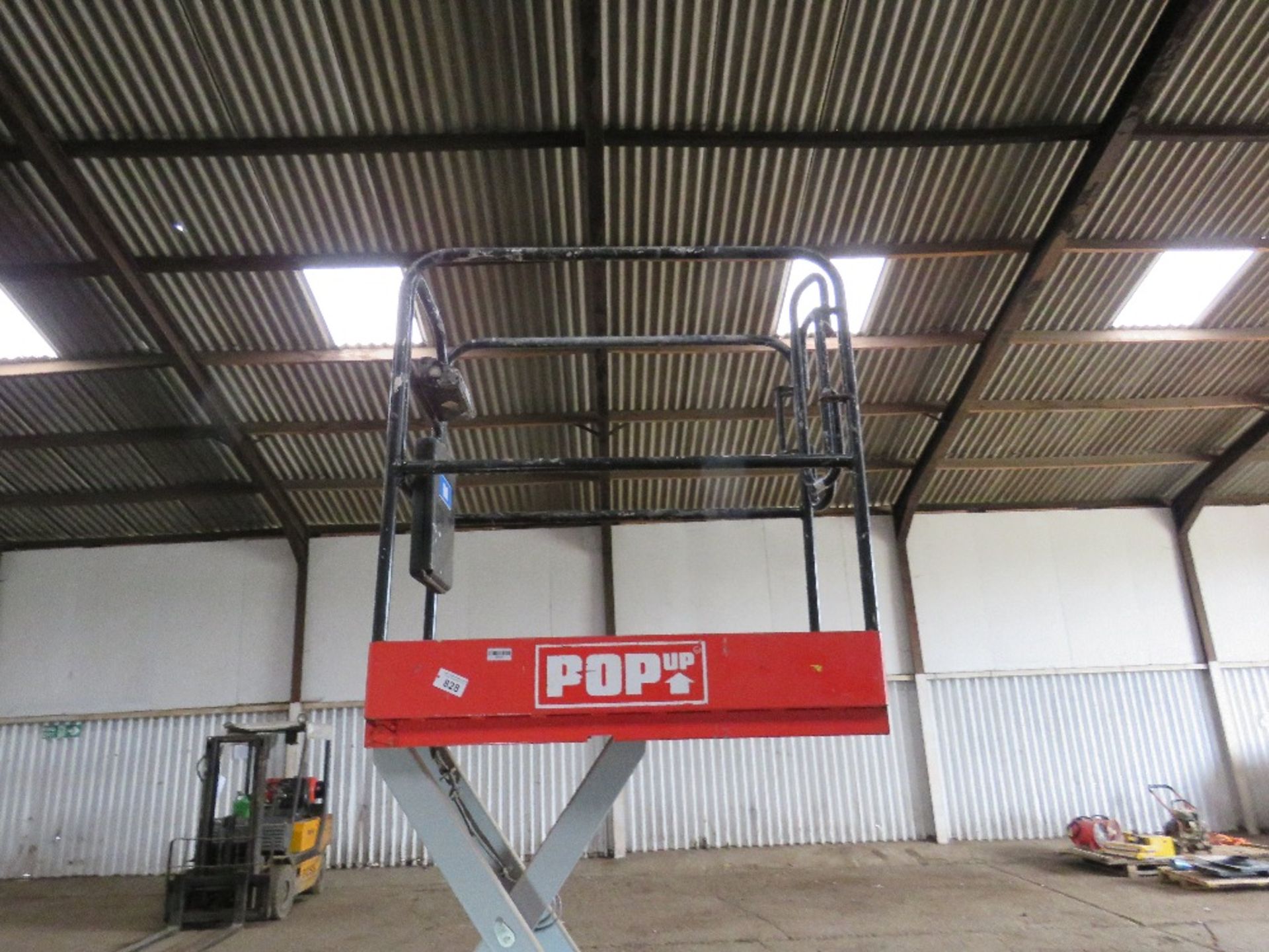 POPUP SCISSOR LIFT ACCESS UNIT. WHEN TESTED WAS SEEN TO LIFT AND LOWER (NO BATTERY ).