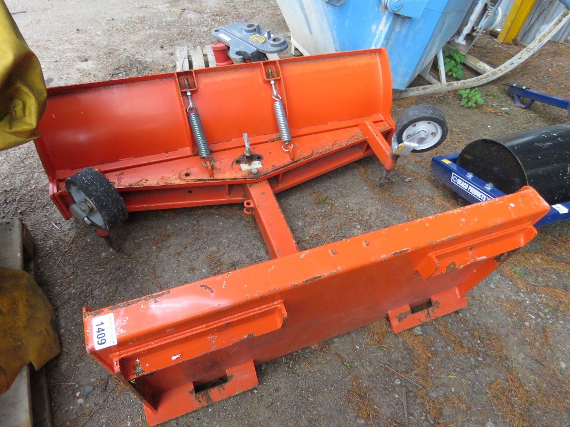 DW TOMLIN 5FT SNOWPLOUGH ON BOBCAT/KUBOTA BRACKETS/FRAME. LITTLE USED.