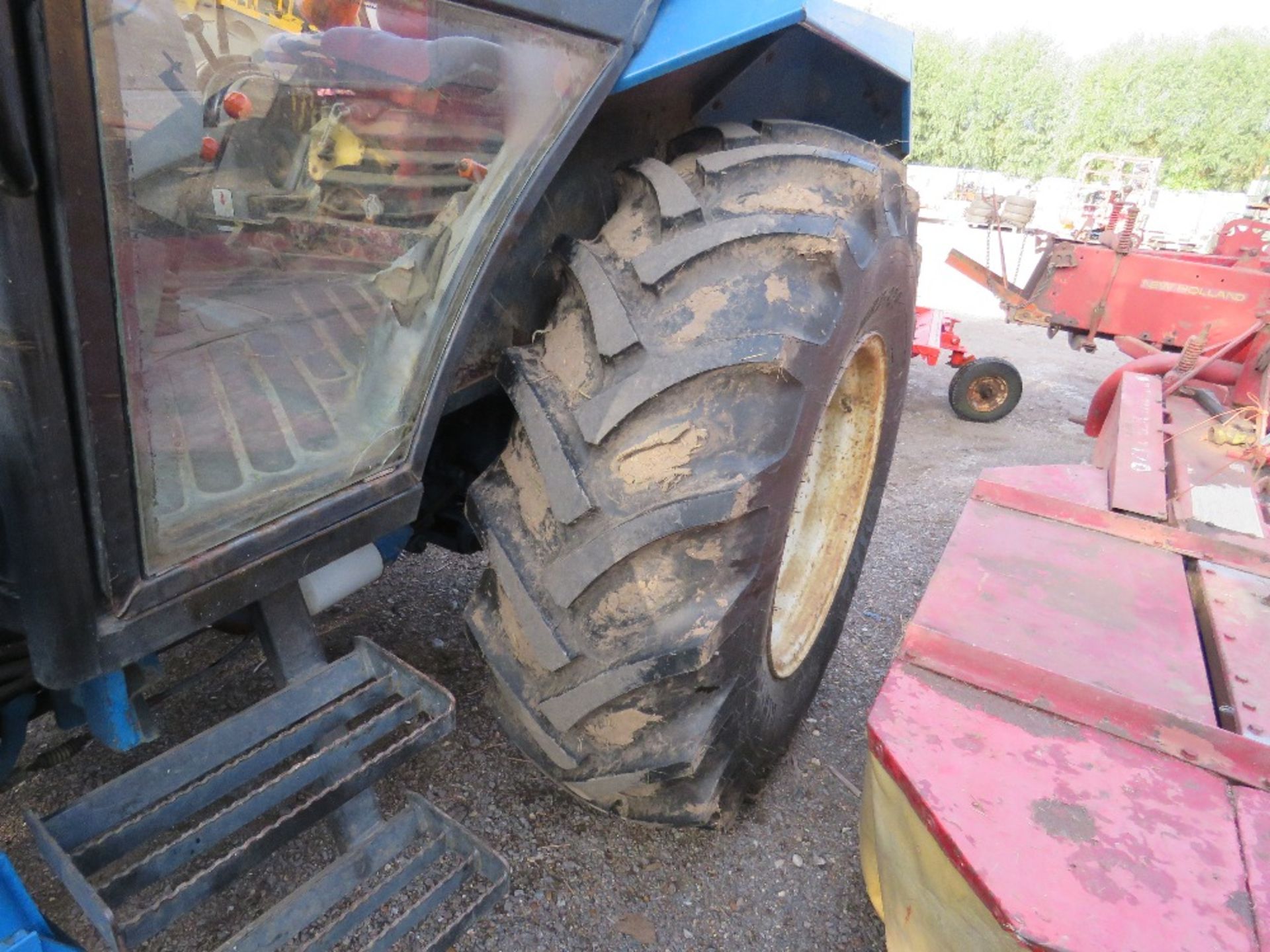 FORD 5030 2WD TRACTOR WITH FOREND LOADER. 3671 REC HOURS. REG:K189 JVW YEAR 1993 (LOG BOOK TO APPLY - Image 3 of 15