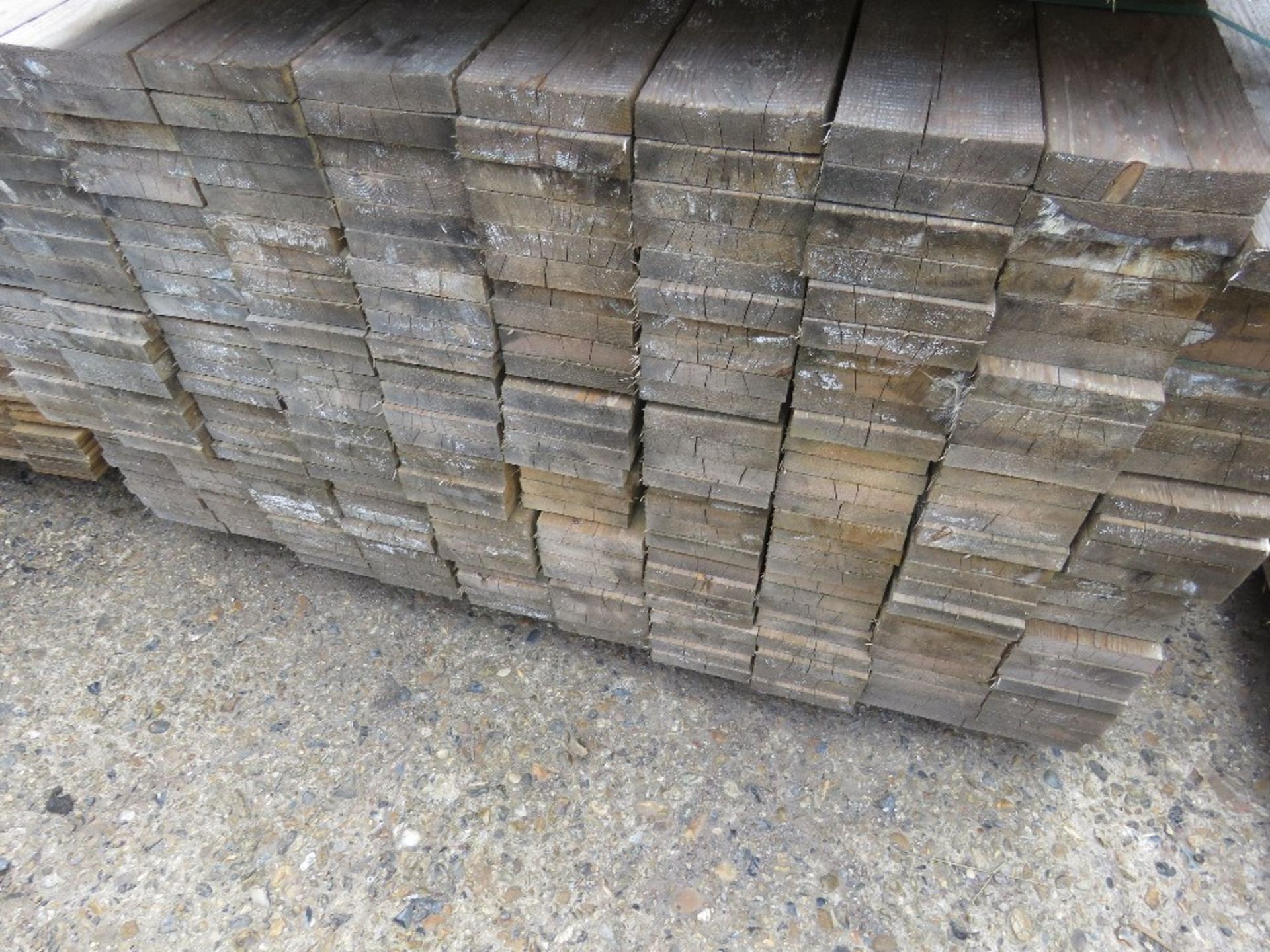 LARGE PACK OF UNTREATED FENCE CLADDING TIMBER BOARDS, 1.83M LENGTH X 10CM WIDTH X 2CM DEPTH APPROX. - Image 2 of 3