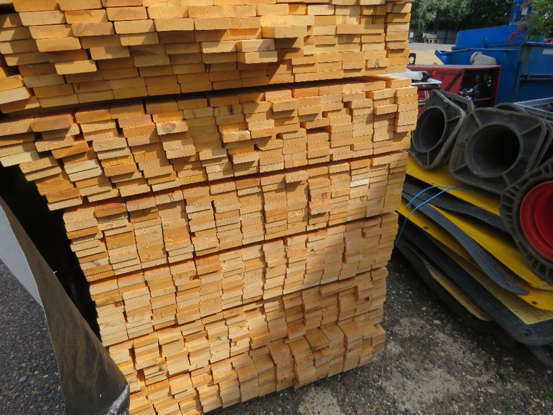 LARGE PACK OF UNTREATED FENCE CLADDING TIMBER SLATS, 1.83M LENGTH X 68MM X 22MM APPROX. - Image 2 of 4
