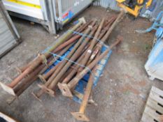 PALLET OF ACROW TYPE BUILDER'S PROPS, 17NO IN TOTAL APPROX. NO VAT ON HAMMER PRICE.