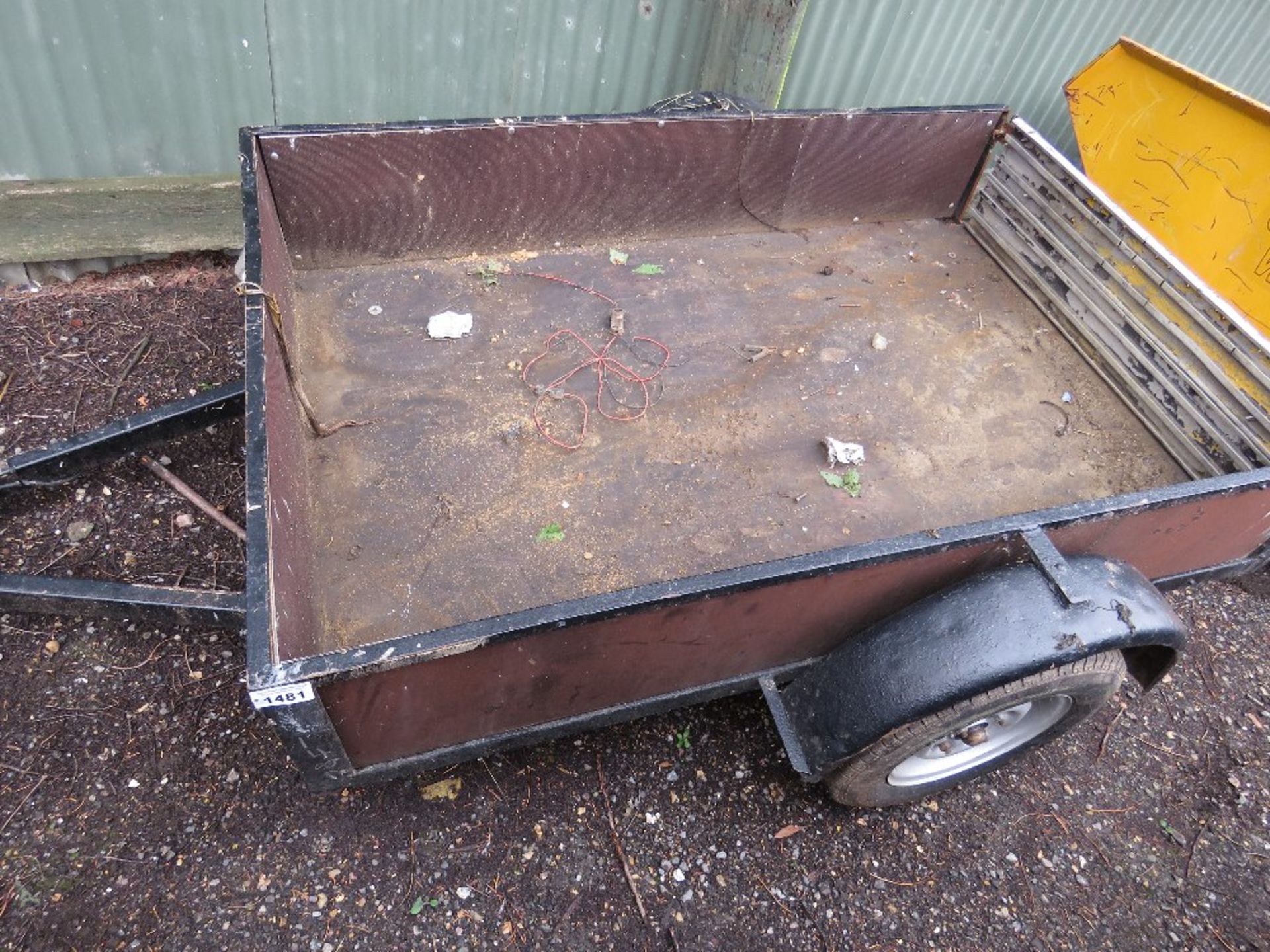 SMALL SIZED SINGLE AXLE TRAILER 6FT X 4FT APPROX.