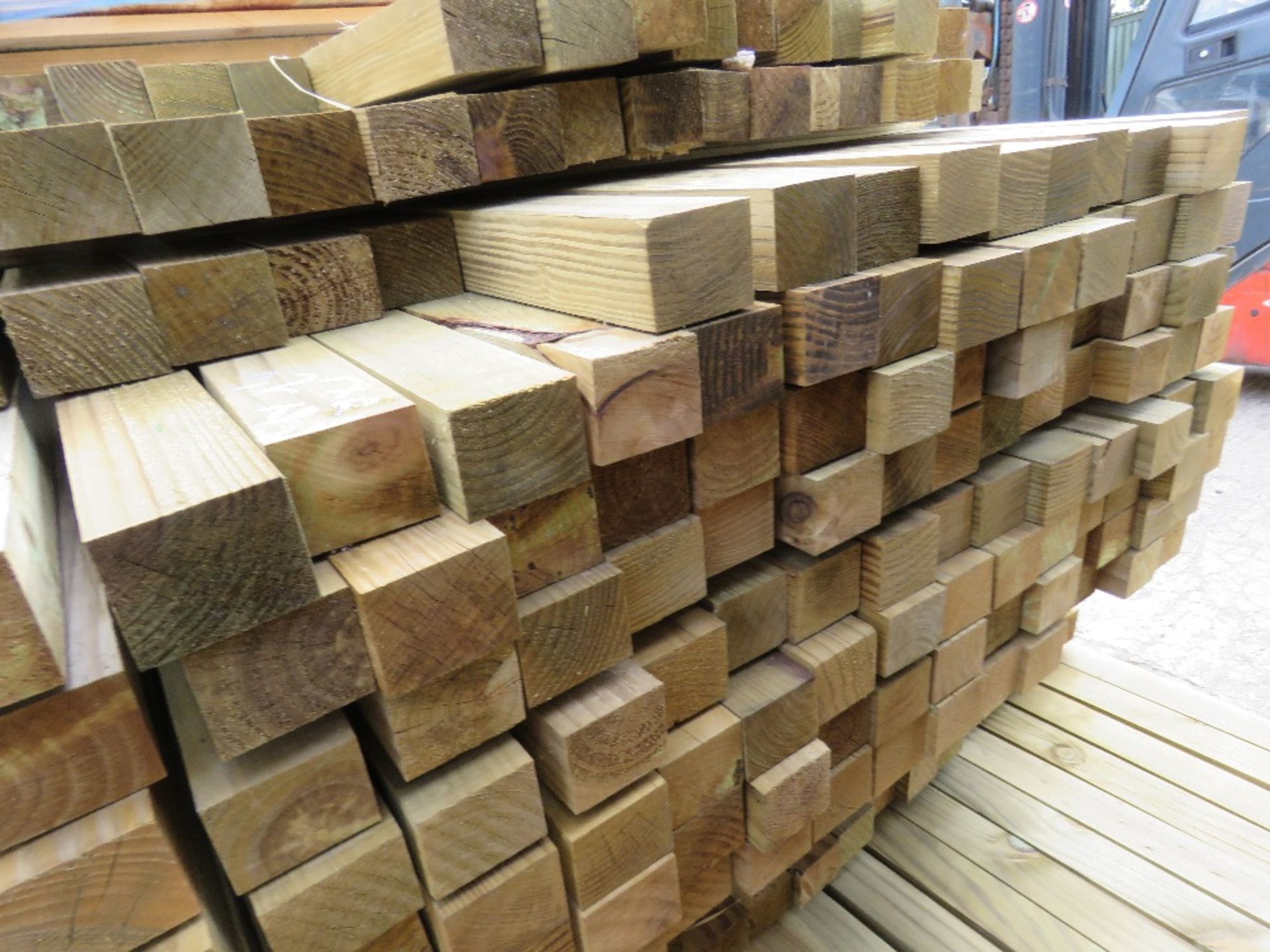 SMALL PACK OF UNTREATED HIT AND MISS FENCE CLADDING TIMBER BOARDS, 1.44 M LENGTH X 9CM WIDTH APPROX. - Image 4 of 4