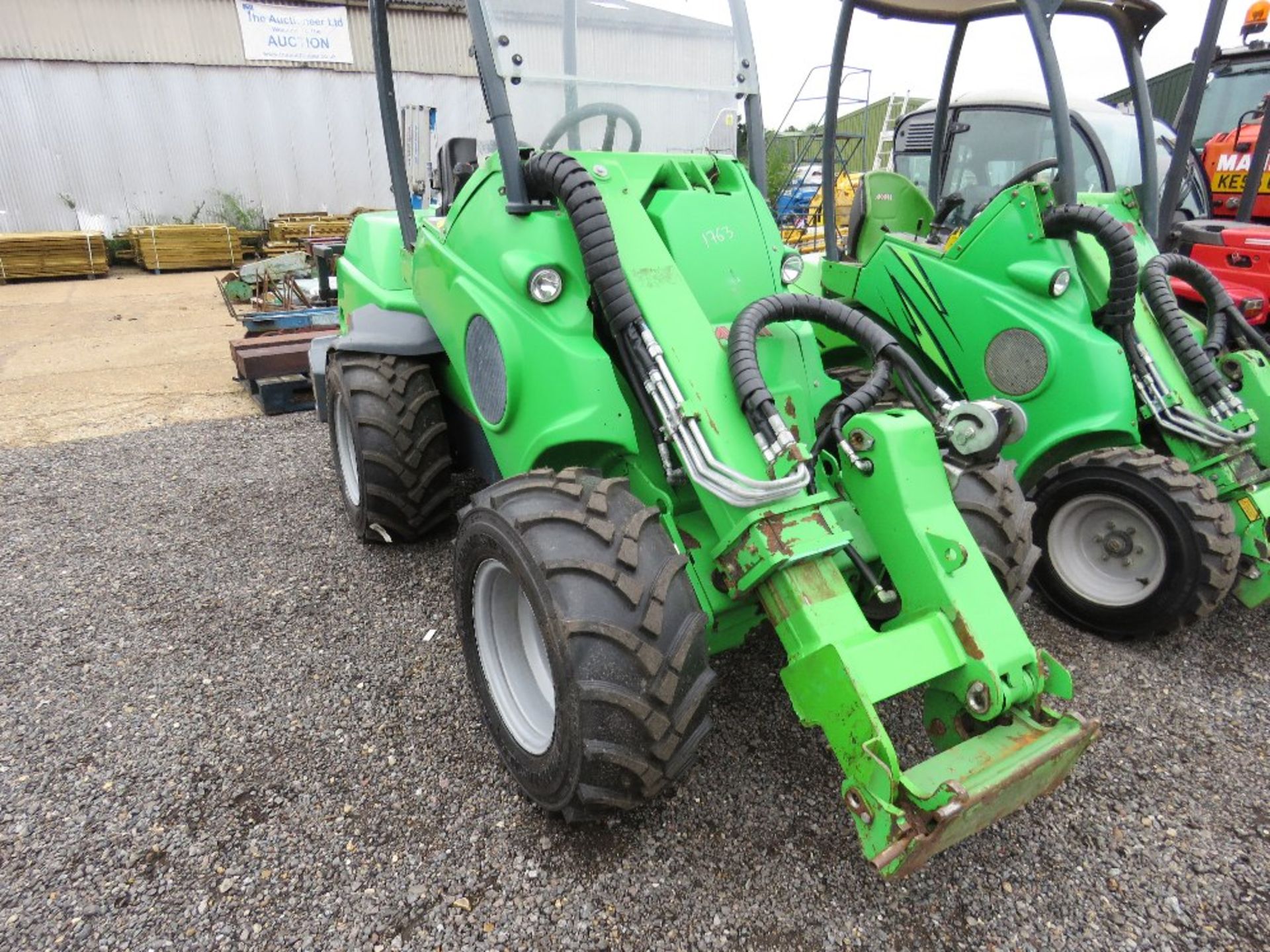 AVANT 750 PIVOT STEER TELESCOPIC LOADER, YEAR 2014. 1238 REC HOURS. SN:748481436. WHEN TESTED WAS SE - Image 2 of 9