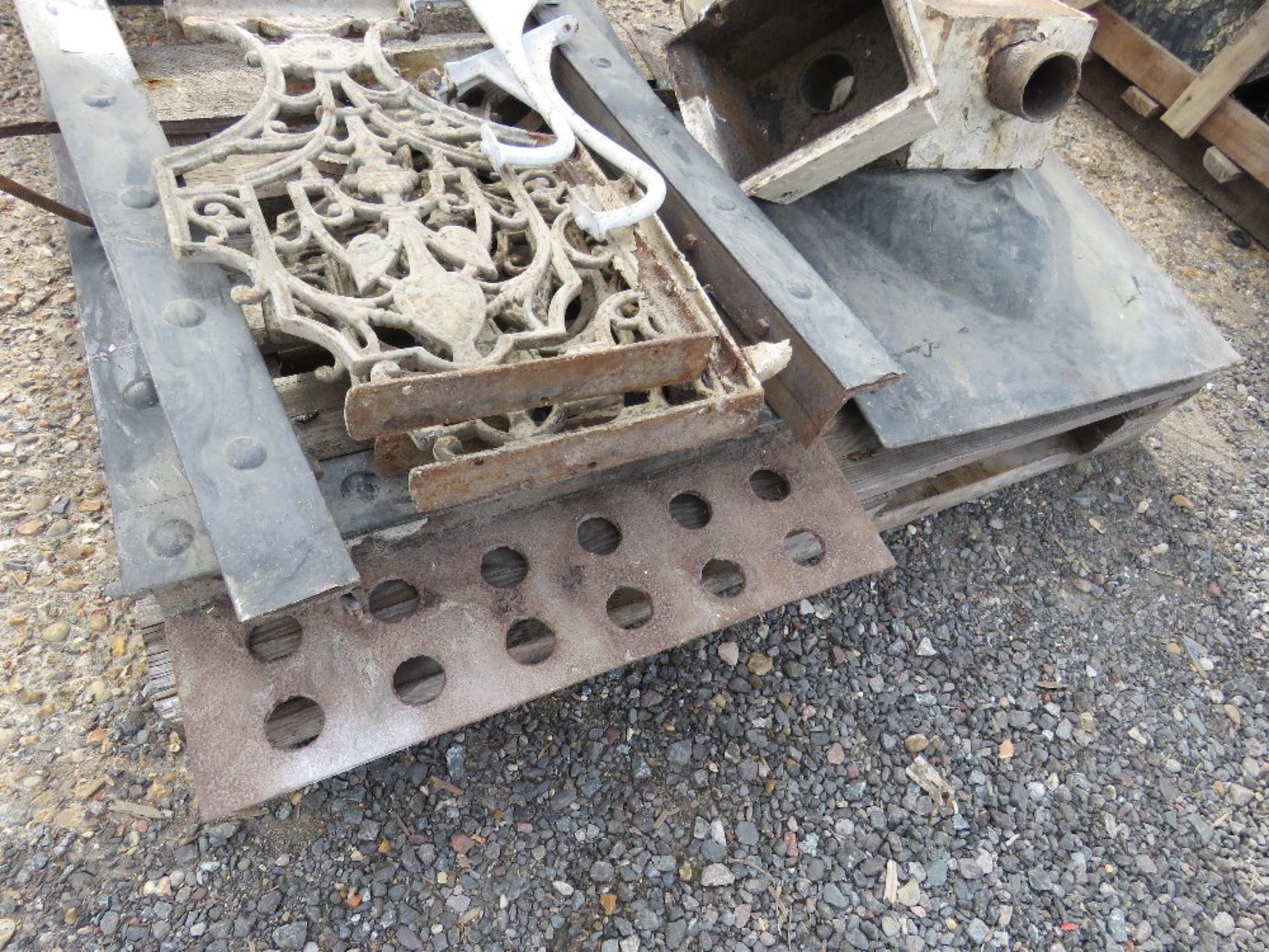 PALLET CONTAINING RAIN WATER HOPPERS, CAST BRACKETS AND SUNDRY ITEMS. - Image 4 of 4