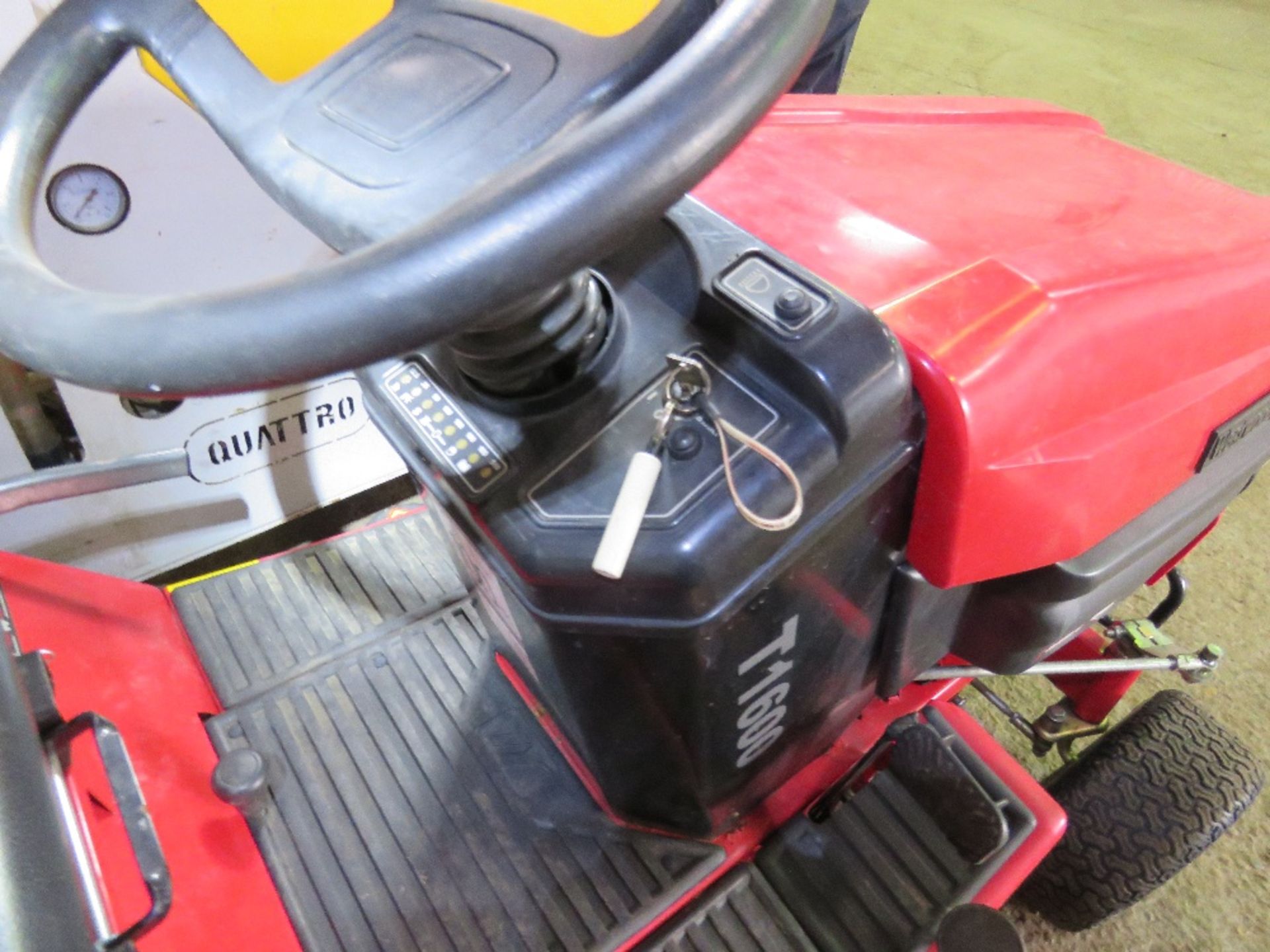 WESTWOOD T1600 HYDRO RIDE ON MOWER WITH COLLECTOR. WHEN TESTED WAS SEEN TO RUN, DRIVE, AND BLADES TU - Image 3 of 5