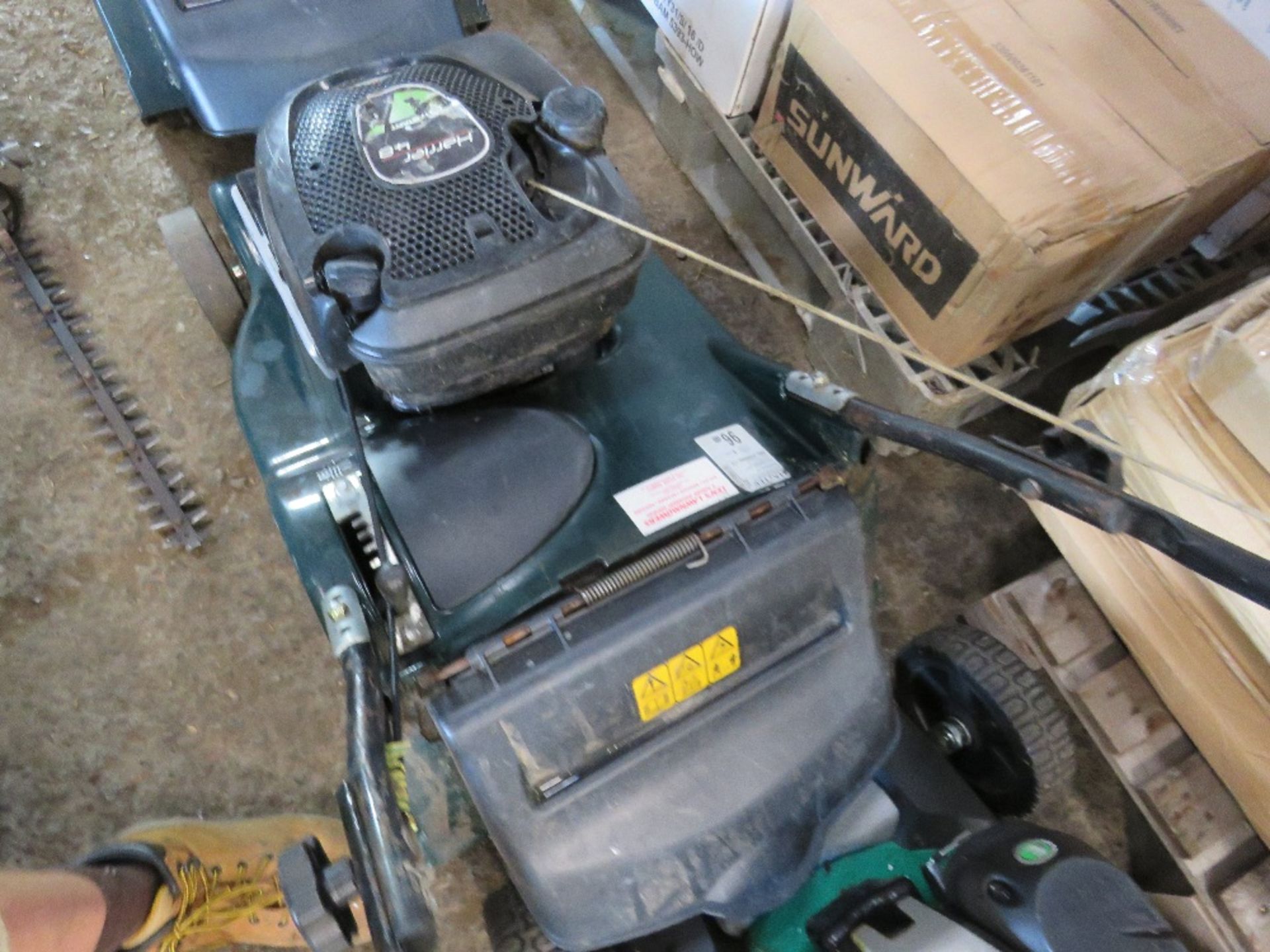 HAYTER HARRIER 48 ROLLER MOWER, NO COLLECTOR. UNTESTED, CONDITION UNKNOWN. NO VAT ON HAMMER PRICE - Image 4 of 4