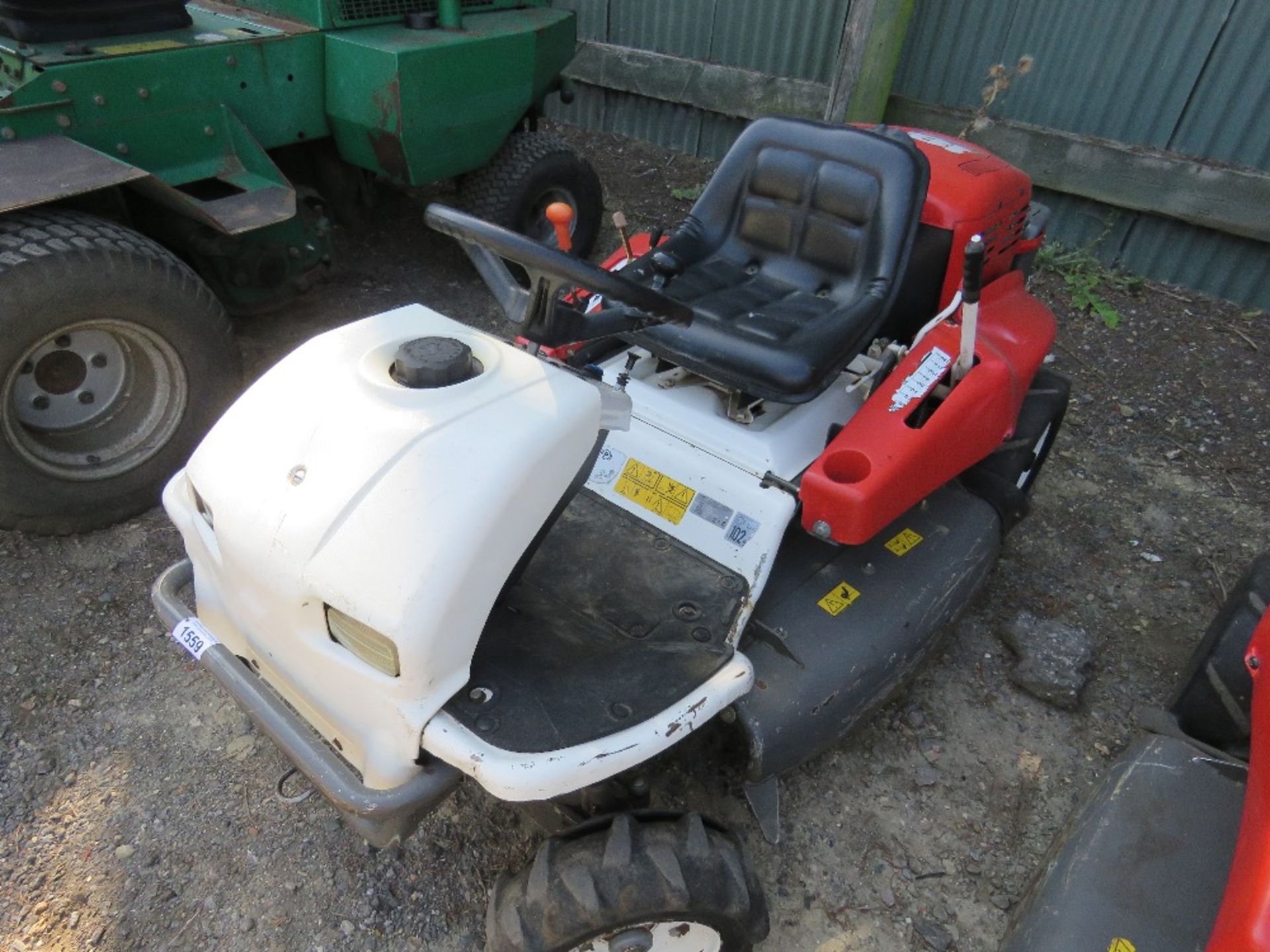 OREC RM97B PROFESSIONAL ROUGH CUT RIDE ON MOWER, YEAR 2015 BUILD, 391 REC HOURS. PN:92/47. SN:JD15A0 - Image 2 of 6