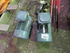 2 X SMALL ELECTRIC MOTORS, APPEAR UNUSED. (REF:931/05.21)