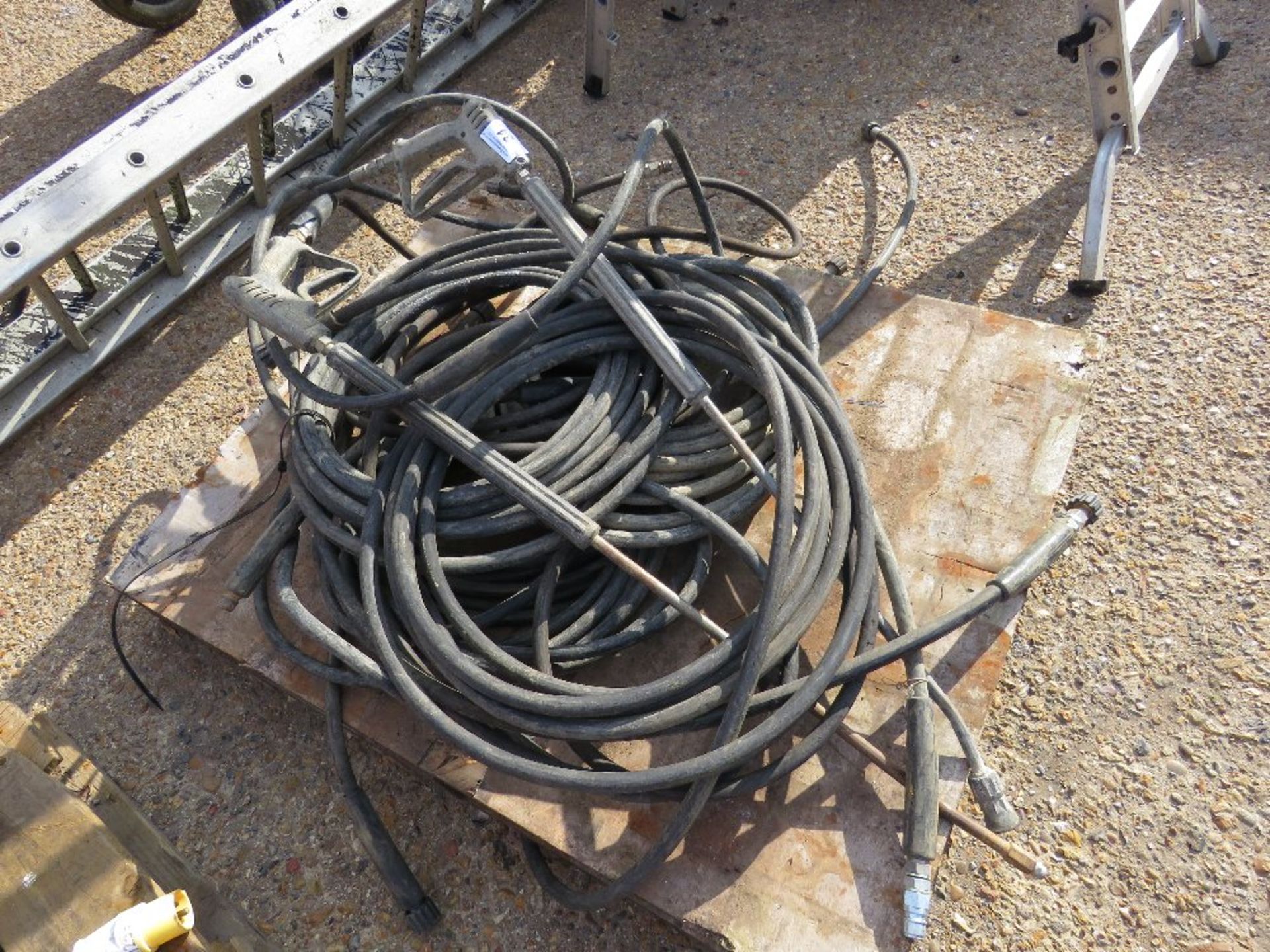 PALLET CONTAINING PRESSURE WASHER HOSES, INCLUDING 2 X LANCES. - Image 2 of 2