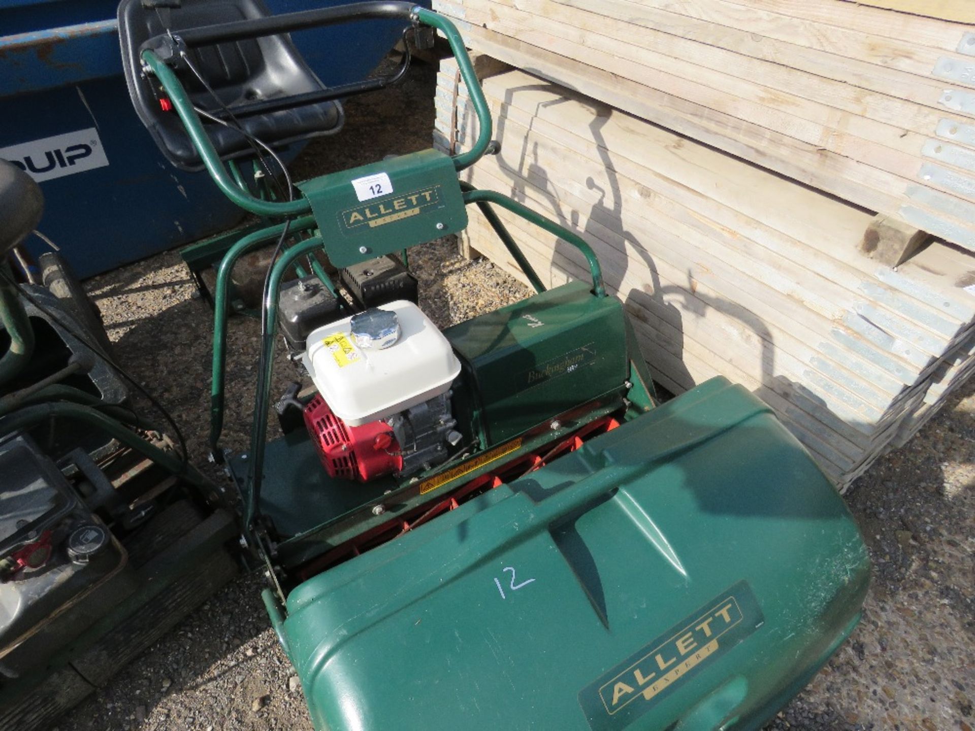 ALLETT BUCKINGHAM 30H CYLINDER MOWER WITH REAR SEAT. HONDA GX200 ENGINE. NO VAT ON HAMMER PRICE.