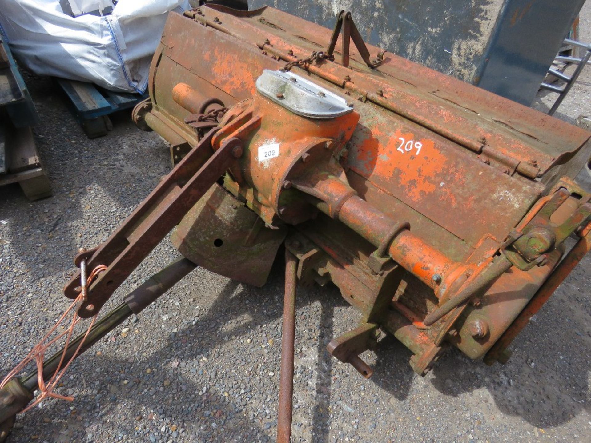 HOWARD SELECTATILTH ROTORVATOR, TRACTOR MOUNTED, 5FT WIDE APPROX. NO VAT ON HAMMER PRICE.