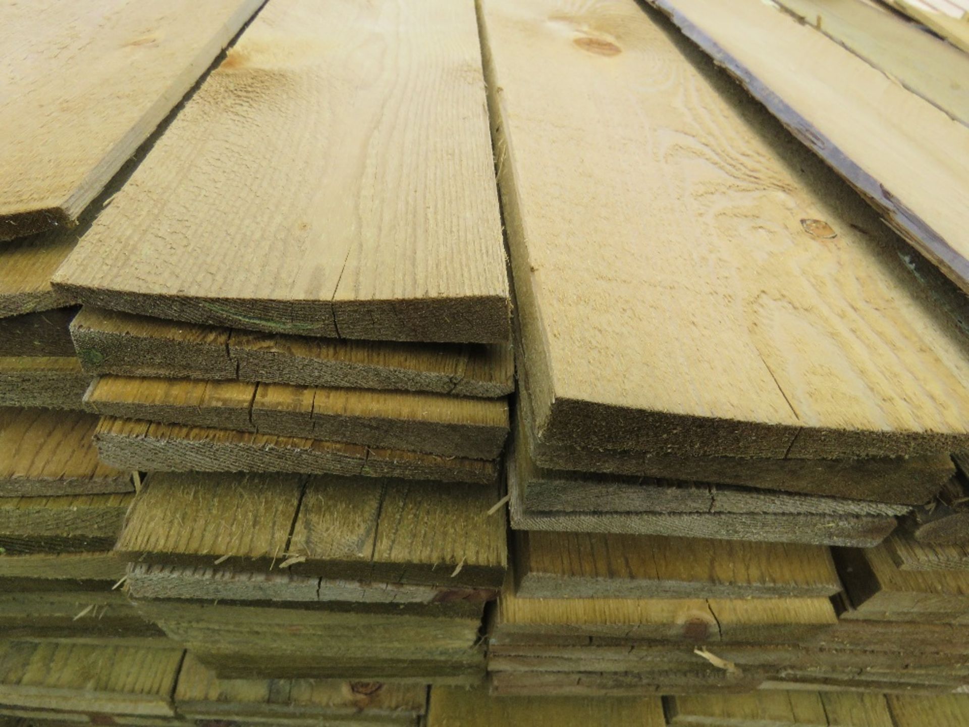 PACK OF FEATHER EDGE FENCE CLADDING TIMBER BOARDS, 0.89M LENGTH X 10CM WIDTH APPROX. - Image 3 of 3