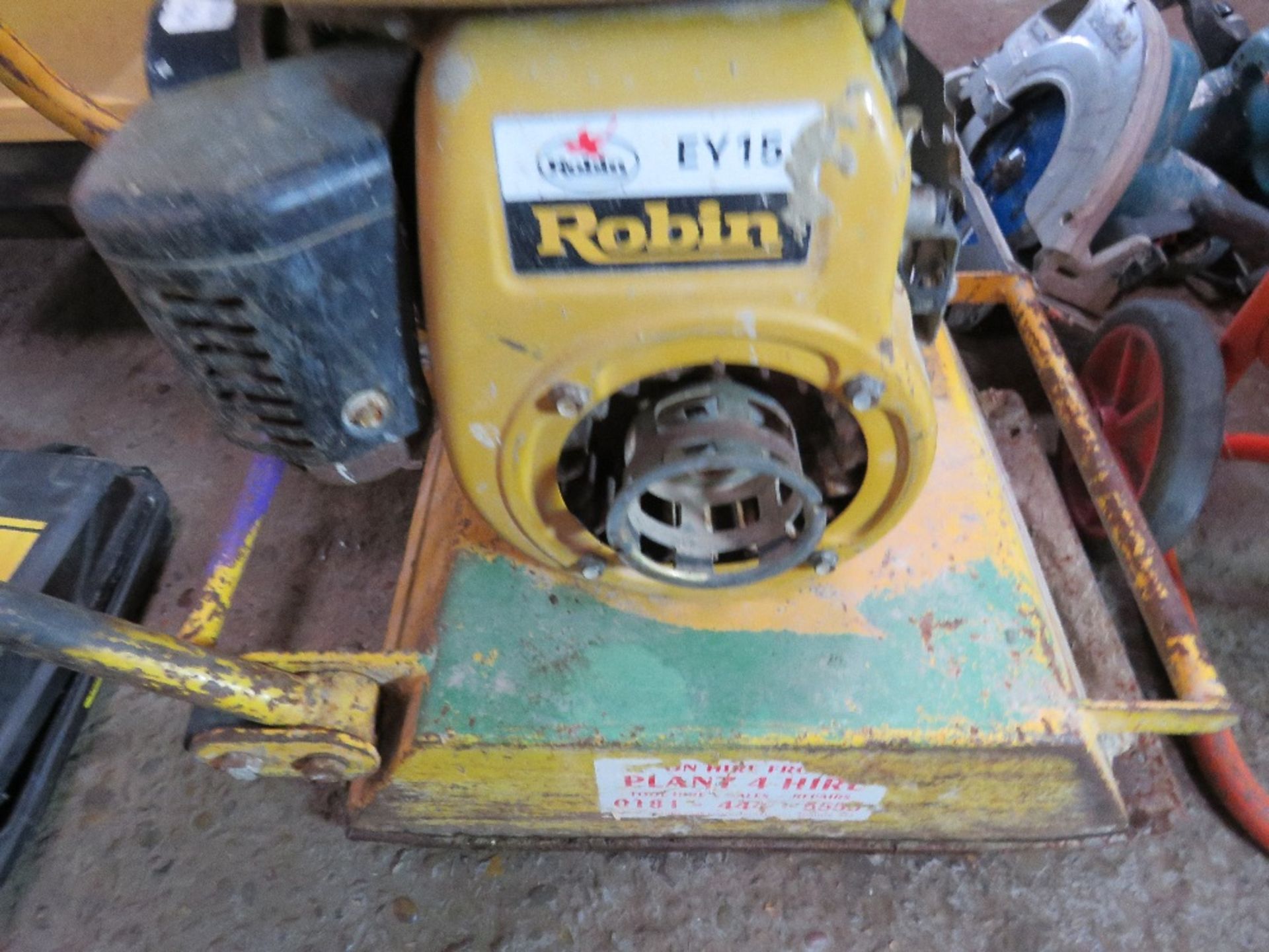 ROBIN PETROL ENGINED COMPACTION PLATE, RECOIL MISSING. NO VAT ON HAMMER PRICE. - Image 2 of 3