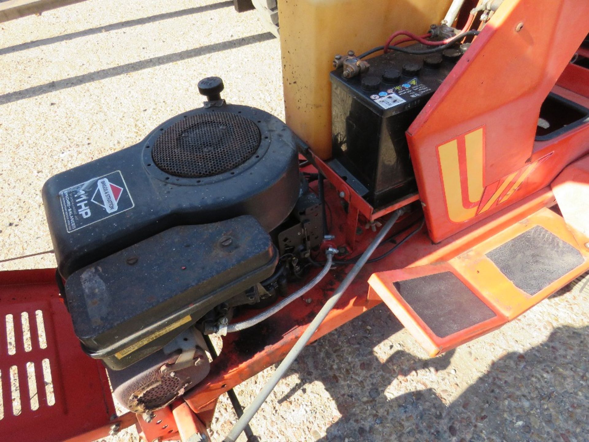 WESTWOOD GARDEN TRACTOR, NO DECK. - Image 4 of 4