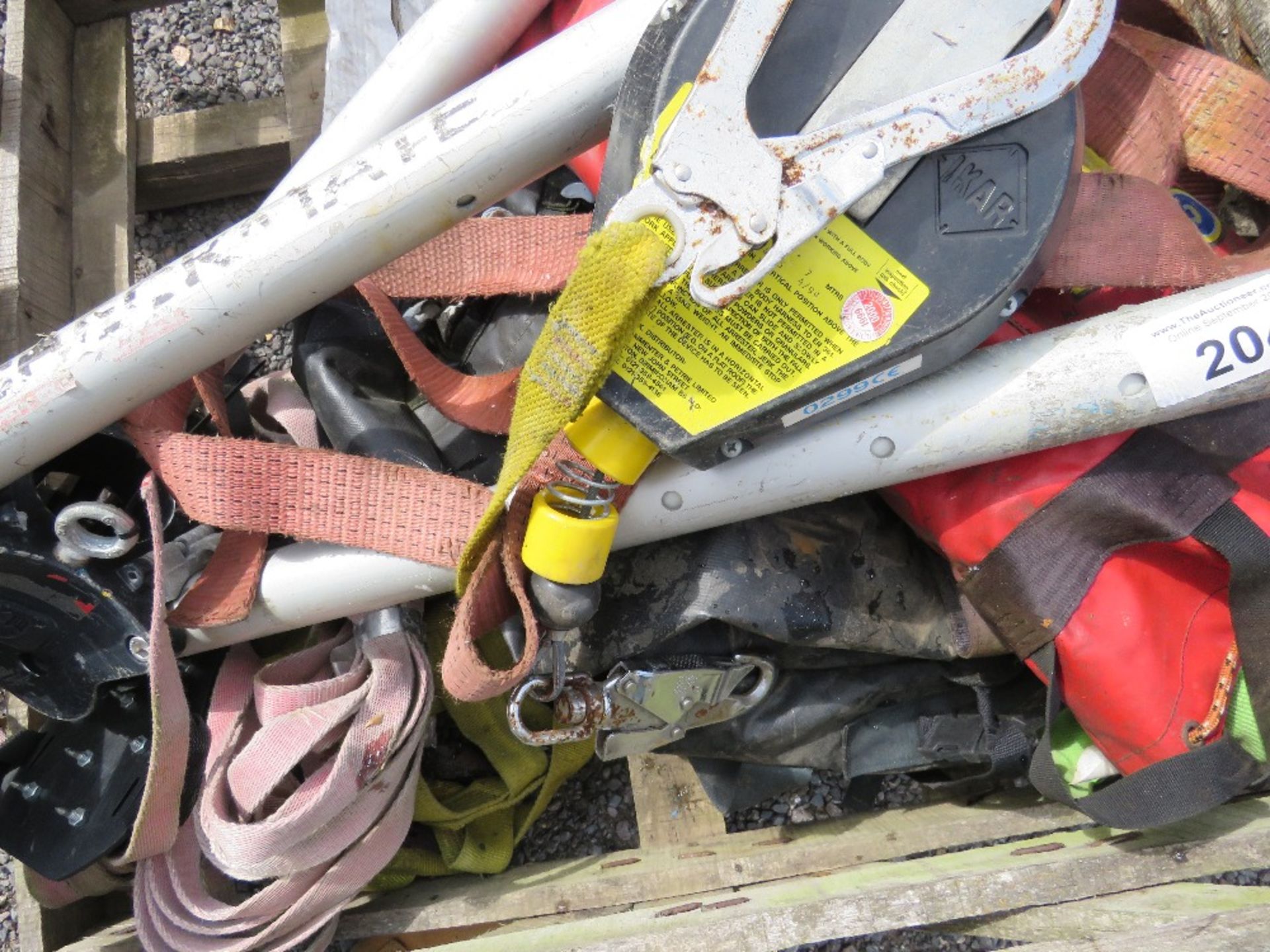 STILLAGE OF MANHOLE ACCESS SAFETY EQUIPMENT: FRAME AND HARNESS ETC, UNTESTED. - Image 4 of 5