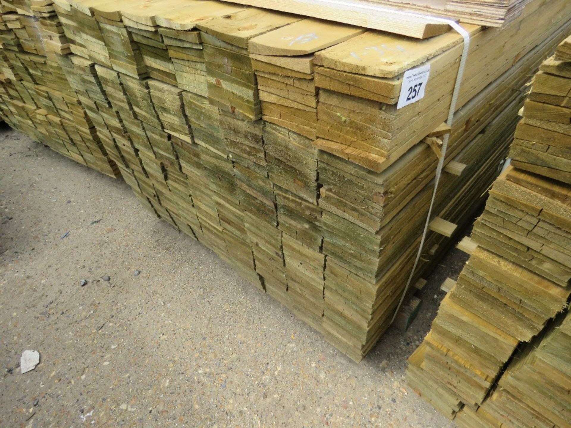 LARGE PACK OF FEATHER EDGE FENCE CLADDING TIMBER BOARDS, 1.04M LENGTH X 10CM WIDTH APPROX.