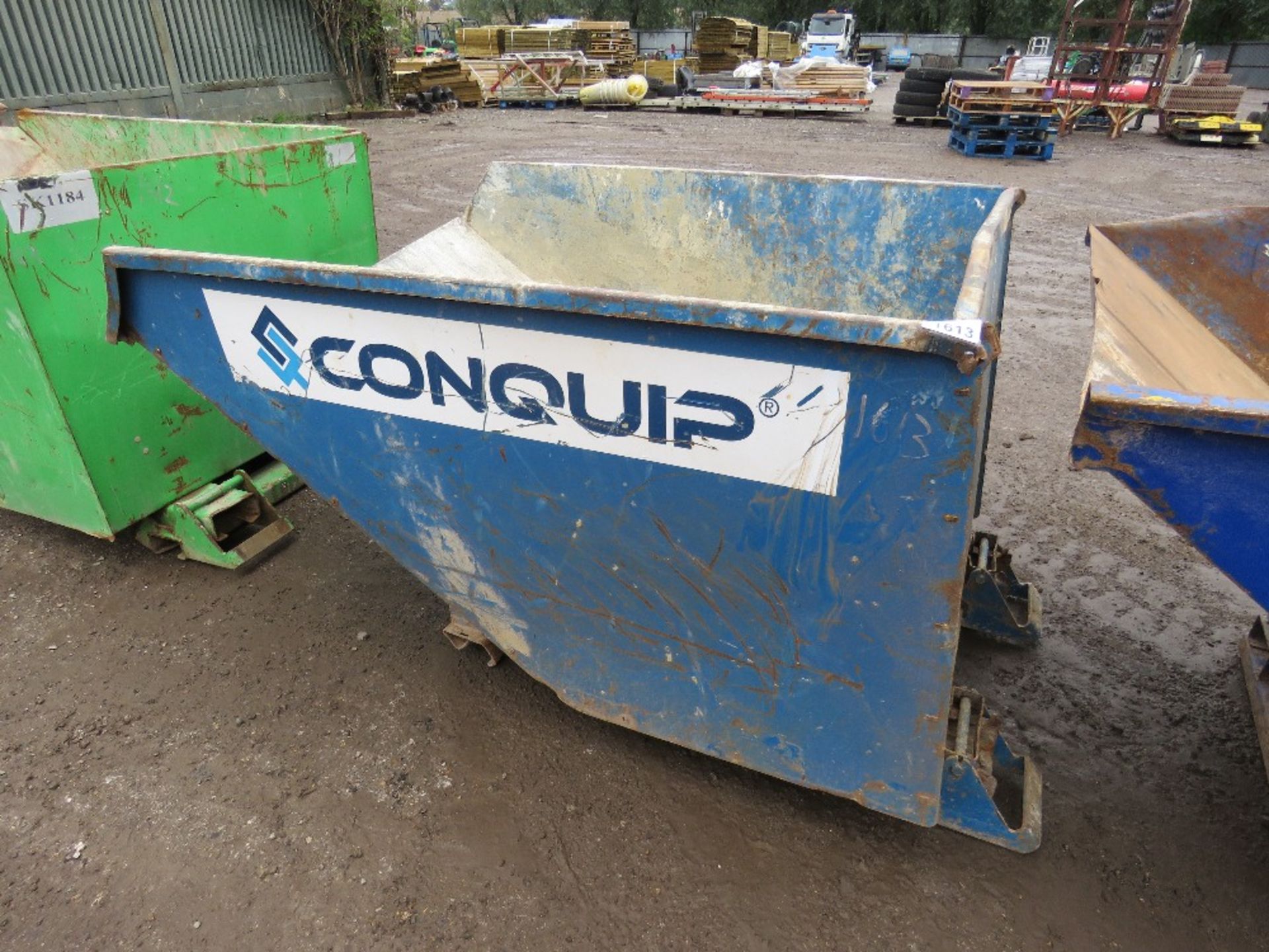 TELEHANDLER FORKLIFT MOUNTED SKIP.