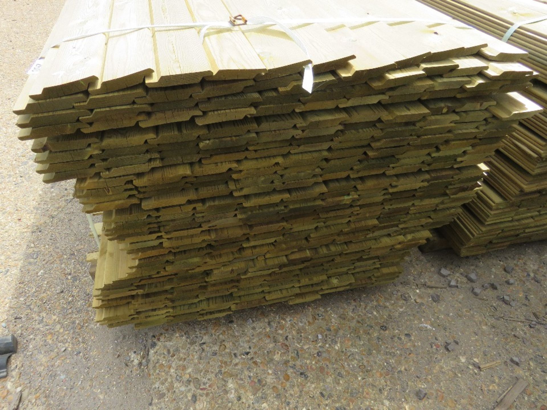 LARGE PACK OF SHIPLAP FENCE CLADDING TIMBER BOARDS, 1.72M LENGTH X 9.5CM WIDTH APPROX. - Image 2 of 3