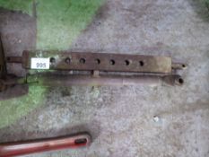 TRACTOR TOP LINK PLUS A FERGY LINK BAR. NO VAT ON HAMMER PRICE.