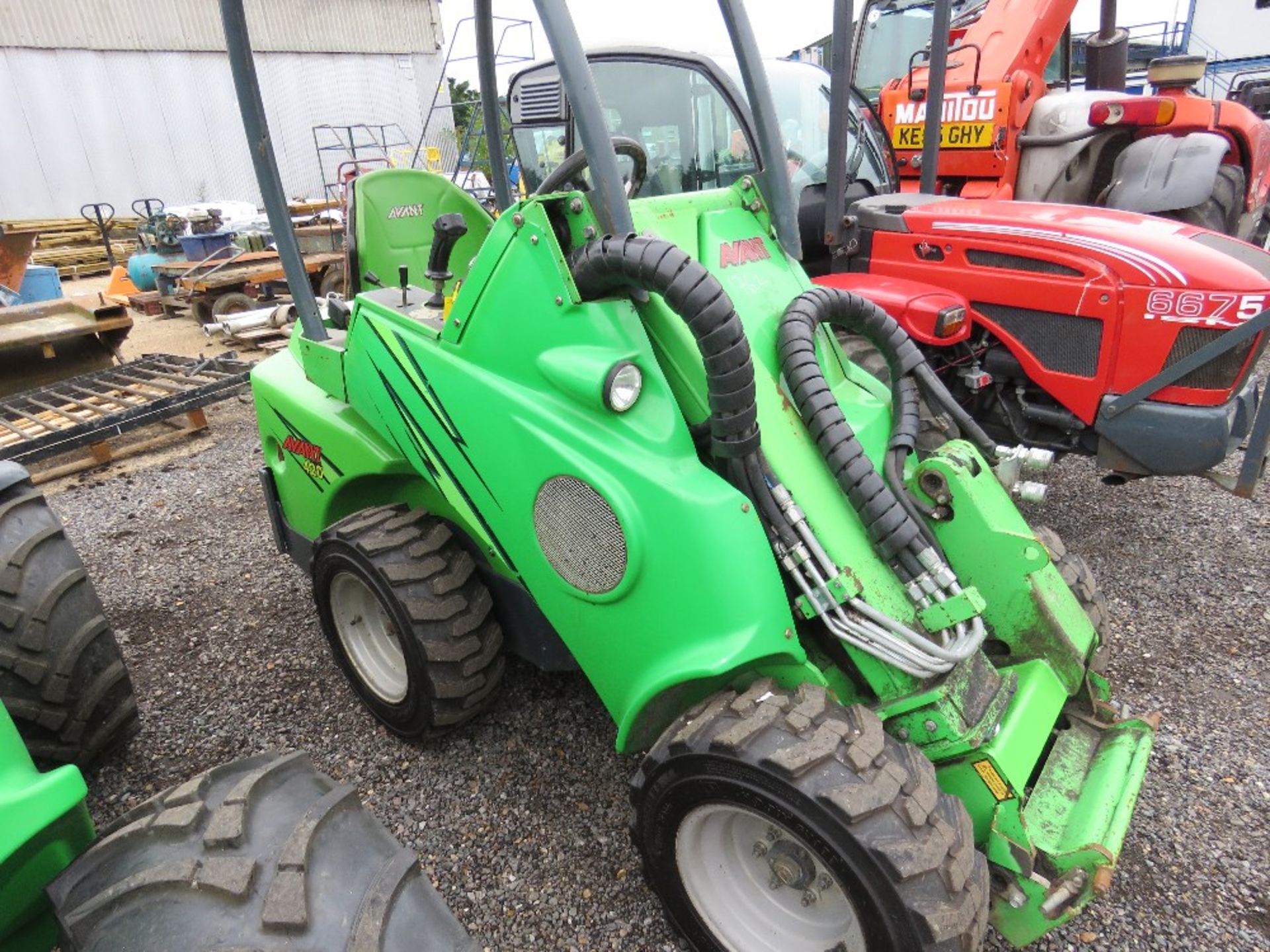 AVANT 420 COMPACT SIZED PIVOT STEER TELESCOPIC LOADER, YEAR 2011. 1718 REC HOURS. SN:61532112. WHEN - Image 7 of 7