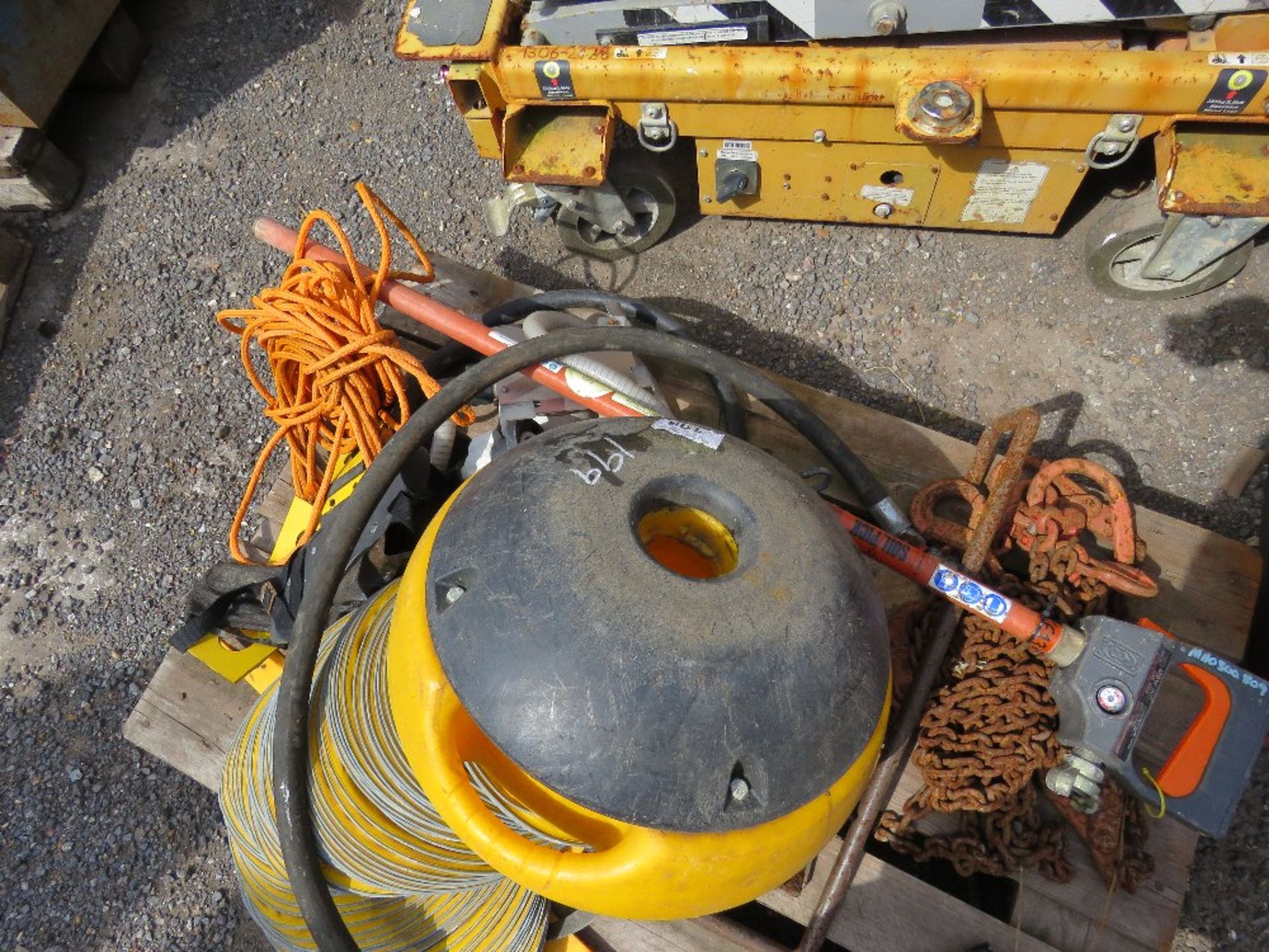 PALLET CONTAINING LIFTING CHAIN AND SUNDRIES.