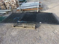 QUANTITY OF ASSORTED GALVANISED AND BLACK COLOURED MESH FENCE SHEETS.