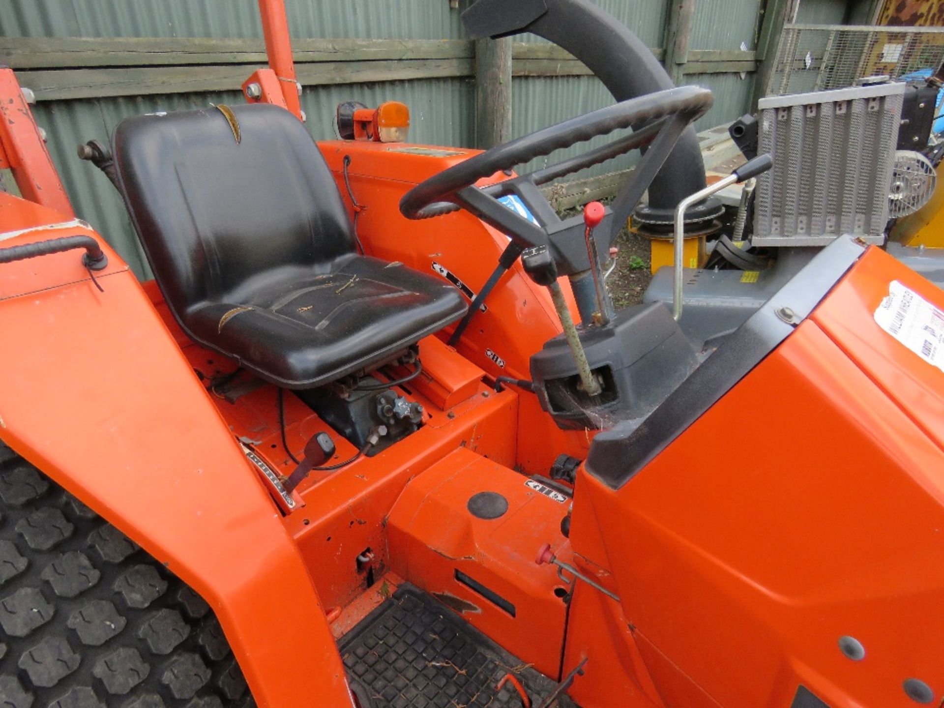 KUBOTA L3250 4WD TRACTOR ON GRASS TYRES. 4080 REC HOURS. SHUTTLE GEARBOX. SN:51408. WHNE TESTED WAS - Image 4 of 6