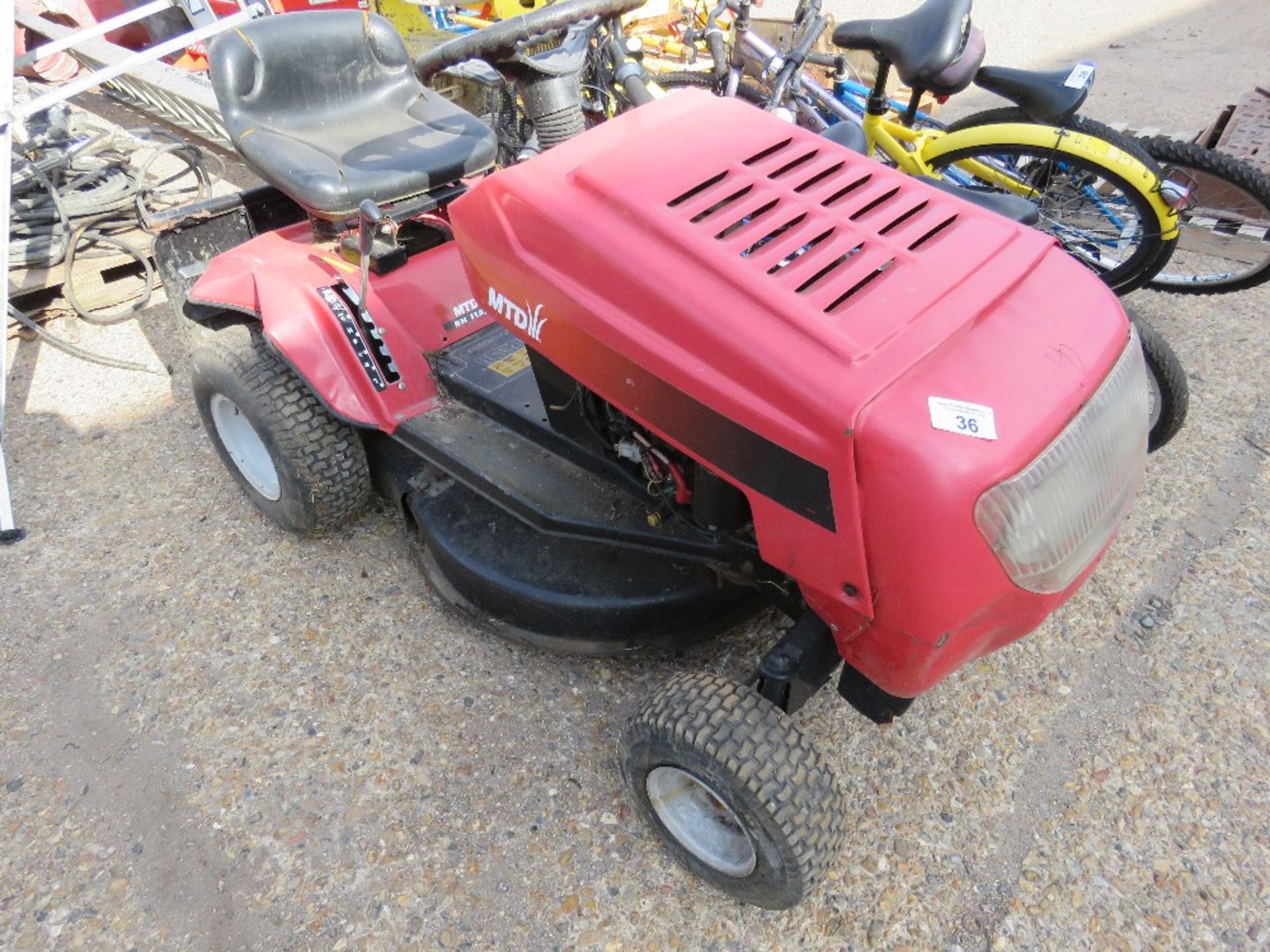 MTD PETROL ENGINED RIDE ON MOWER. NO VAT ON HAMMER PRICE.