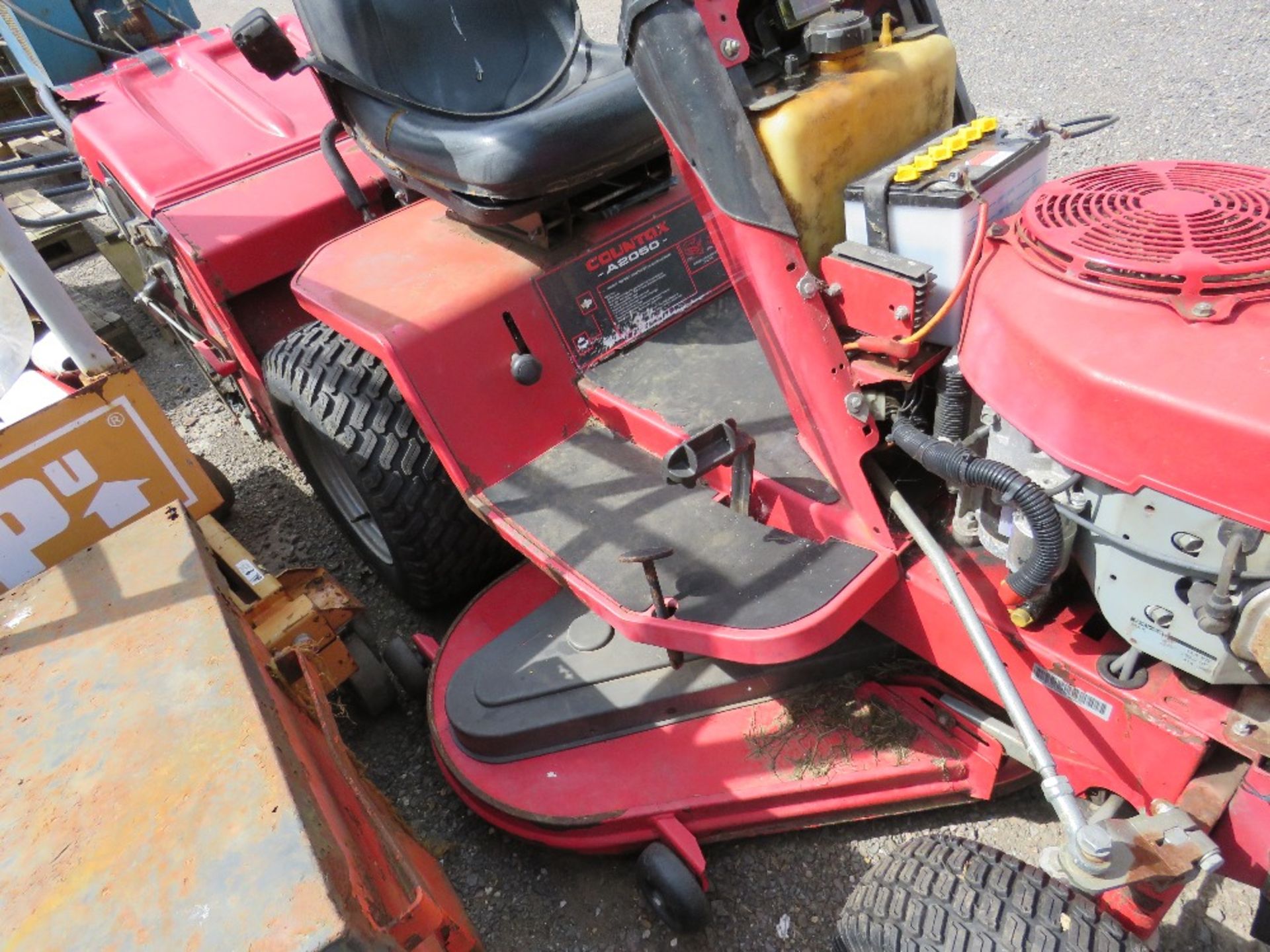 COUNTAX A2050 RIDE ON MOWER WITH COLLECTOR. WHEN TESTED WAS SEEN TO RUN, DRIVE AND MOWERS TURNED. CO - Image 7 of 7
