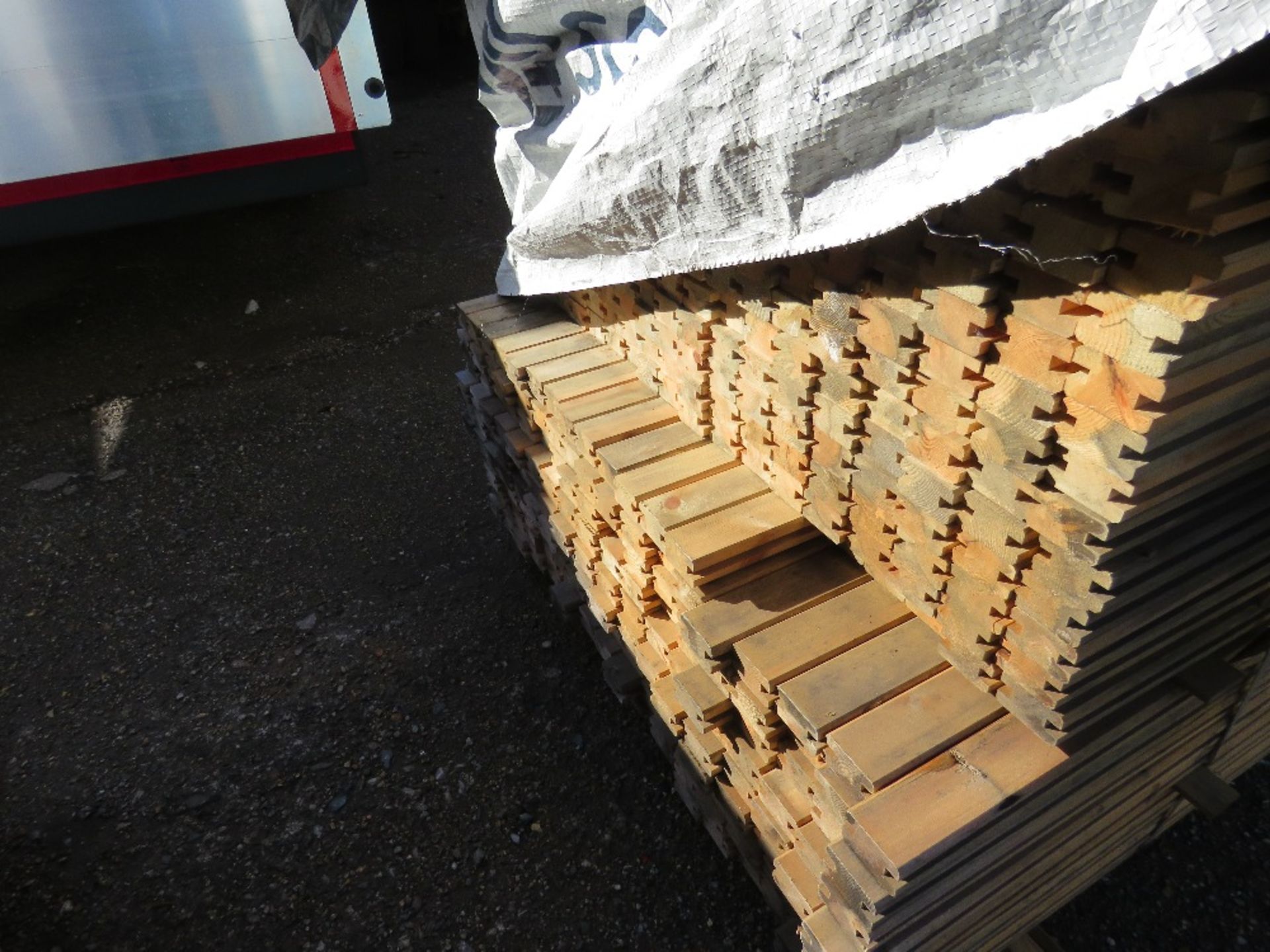 LARGE PACK OF H SECTIONED TIMBER, UNTREATED. SIZE: 1.45-1.75M LENGTH X 55MM WIDE X 35MM DEPTH APPROX - Image 5 of 6