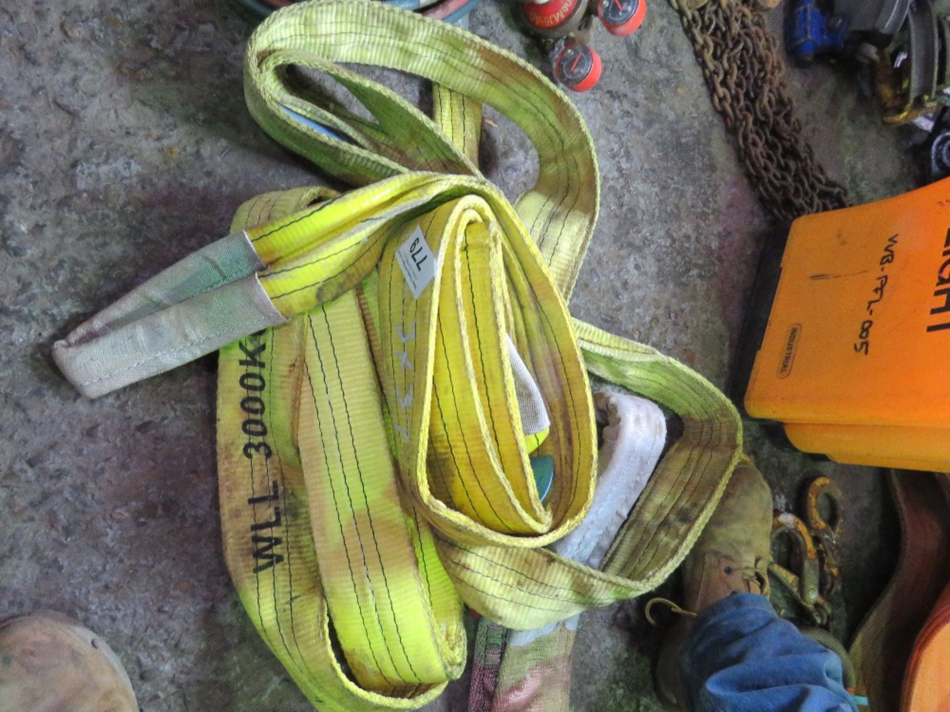 3 X 3 TONNE RATED LIFTING SLINGS. - Image 2 of 2