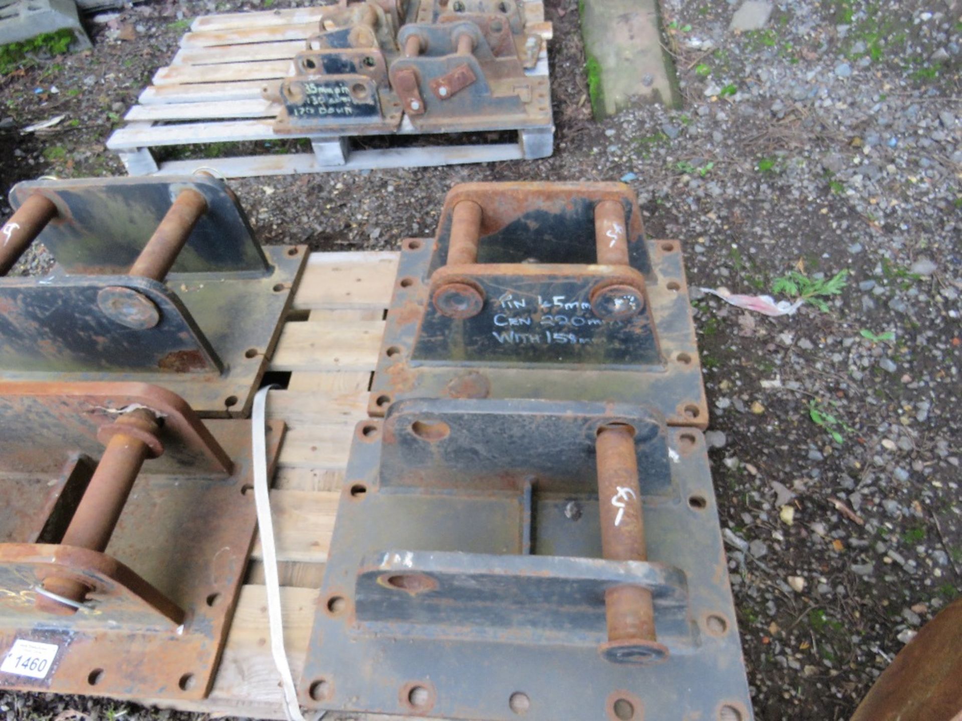 PALLET CONTAINING 4X 45MM PINNED EXCAVATOR BREAKER HEADSTOCKS / MOUNTING BRACKETS. - Image 2 of 3