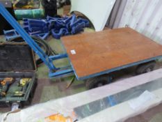 4 WHEELED WAREHOUSE / GARDEN BARROW WITH BRAKE SYSTEM ON HANDLE. THIS LOT IS SOLD UNDER THE AUCTIONE
