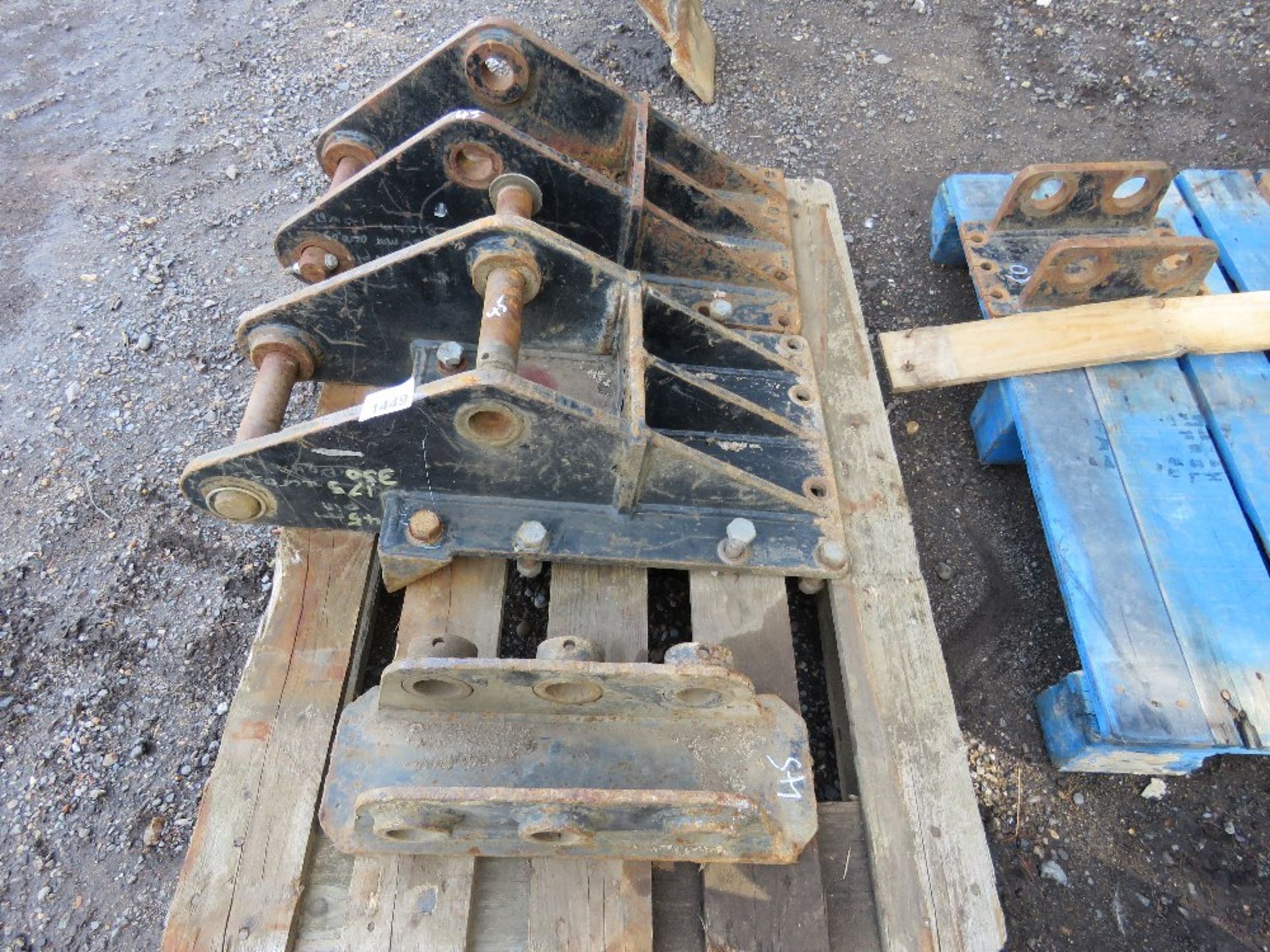 PALLET CONTAINING 2 X 45MM PINNED EXCAVATOR BREAKER HEADSTOCKS / MOUNTING BRACKETS, PLUS A BOOM MOUN - Image 3 of 3