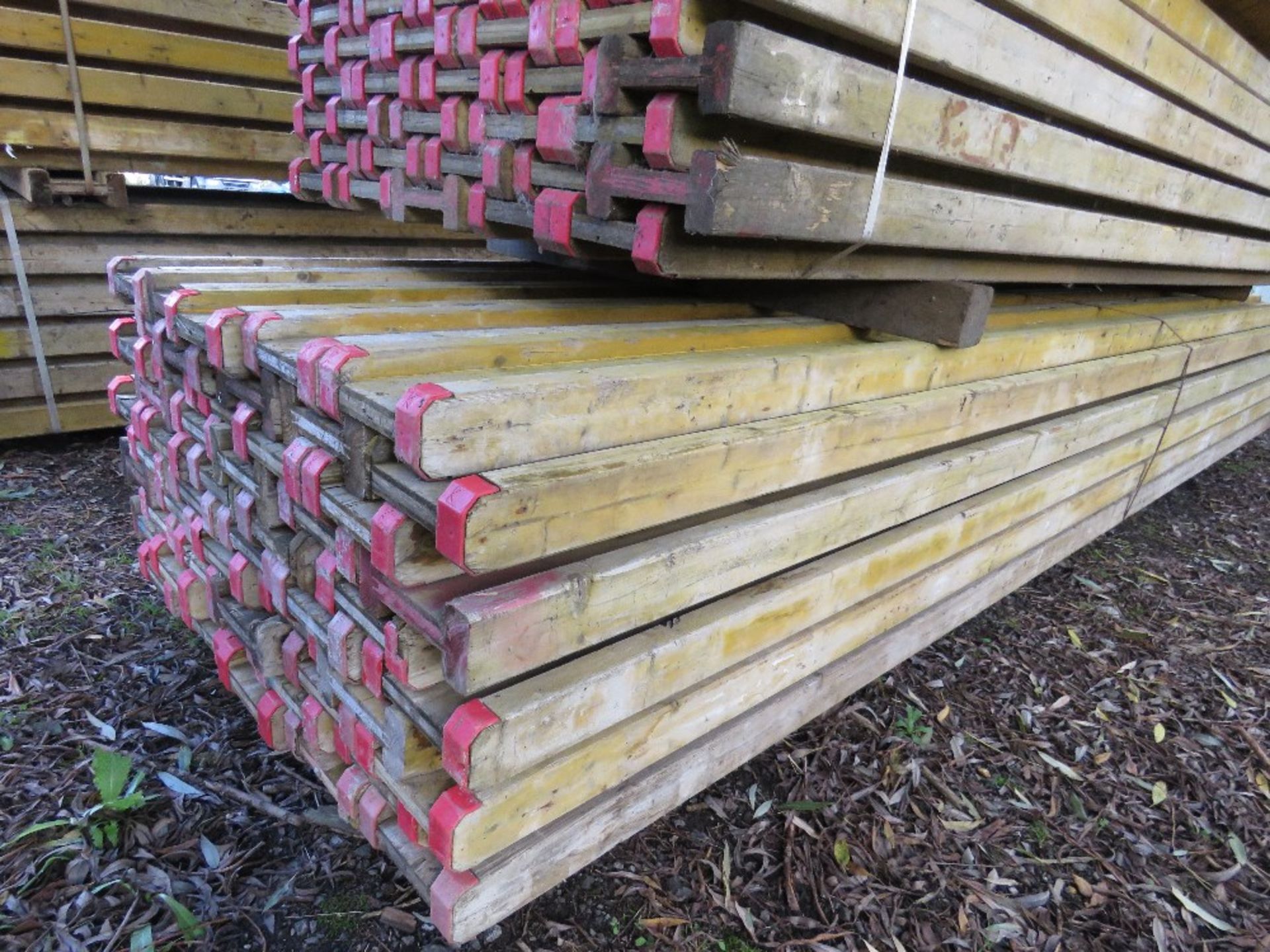 BUNDLE OF I BEAM WOODEN SHUTTERING BEAMS, 50NO APPROX IN THE BUNDLE, 4.5METRE LENGTH. ALSO SUITABLE - Image 3 of 4