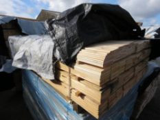 SMALL PACK OF UNTREATED VENTIAN SLAT TIMBER FENCE CLADDING. SIZE: 1.75M LENGTH, 95MM WIDTH AP