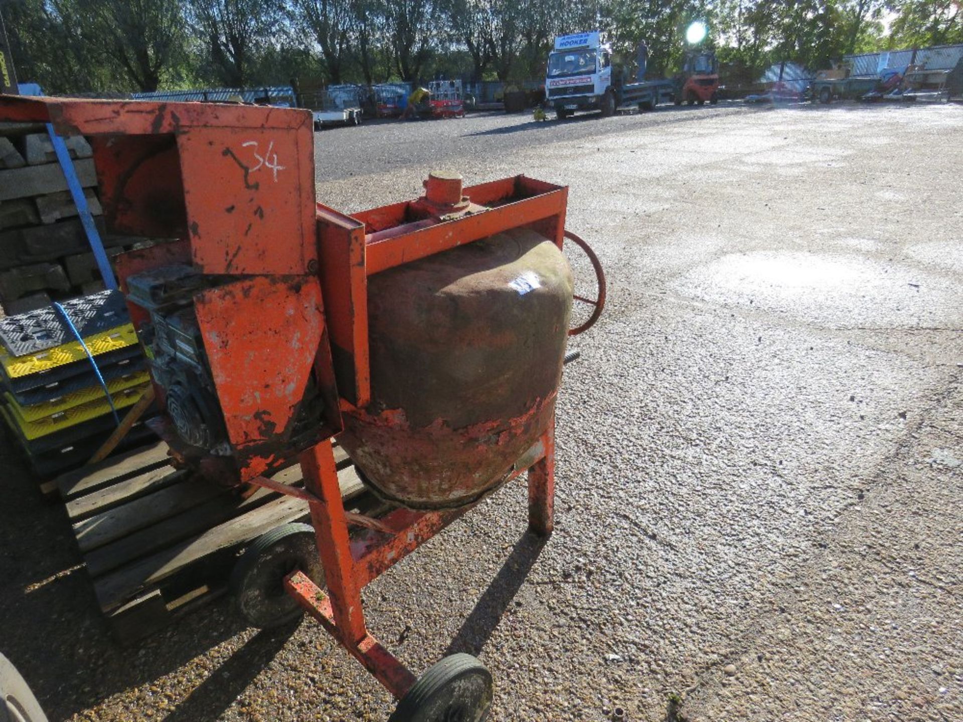 SMALL SIZED PETROL ENGINED CEMENT MIXER. - Image 2 of 4