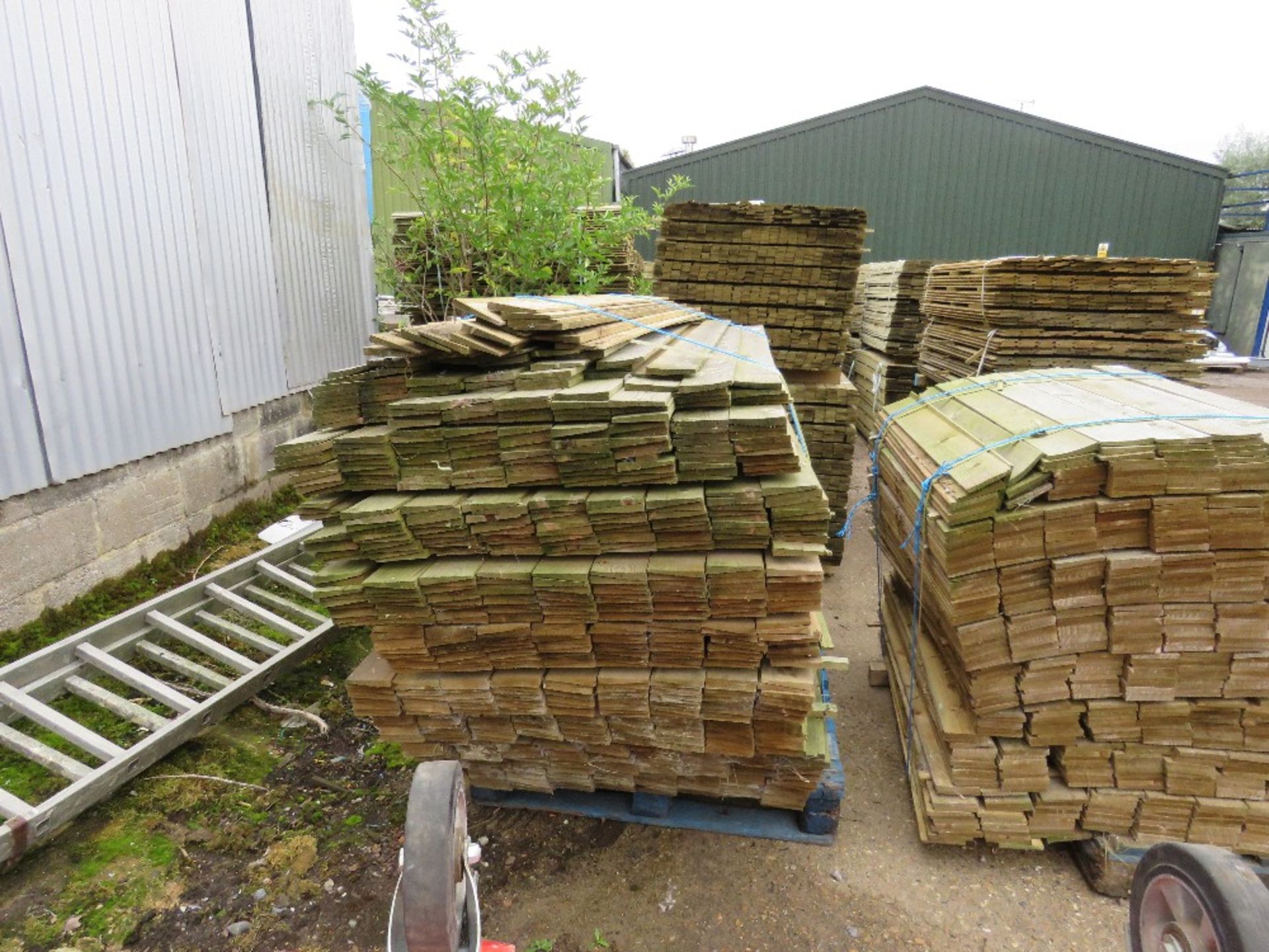 LARGE PACK OF TREATED FEATHER EDGE TIMBER CLADDING BOARDS, 1.79M LENGTH X 10CM WIDTH APPROX. - Image 5 of 5