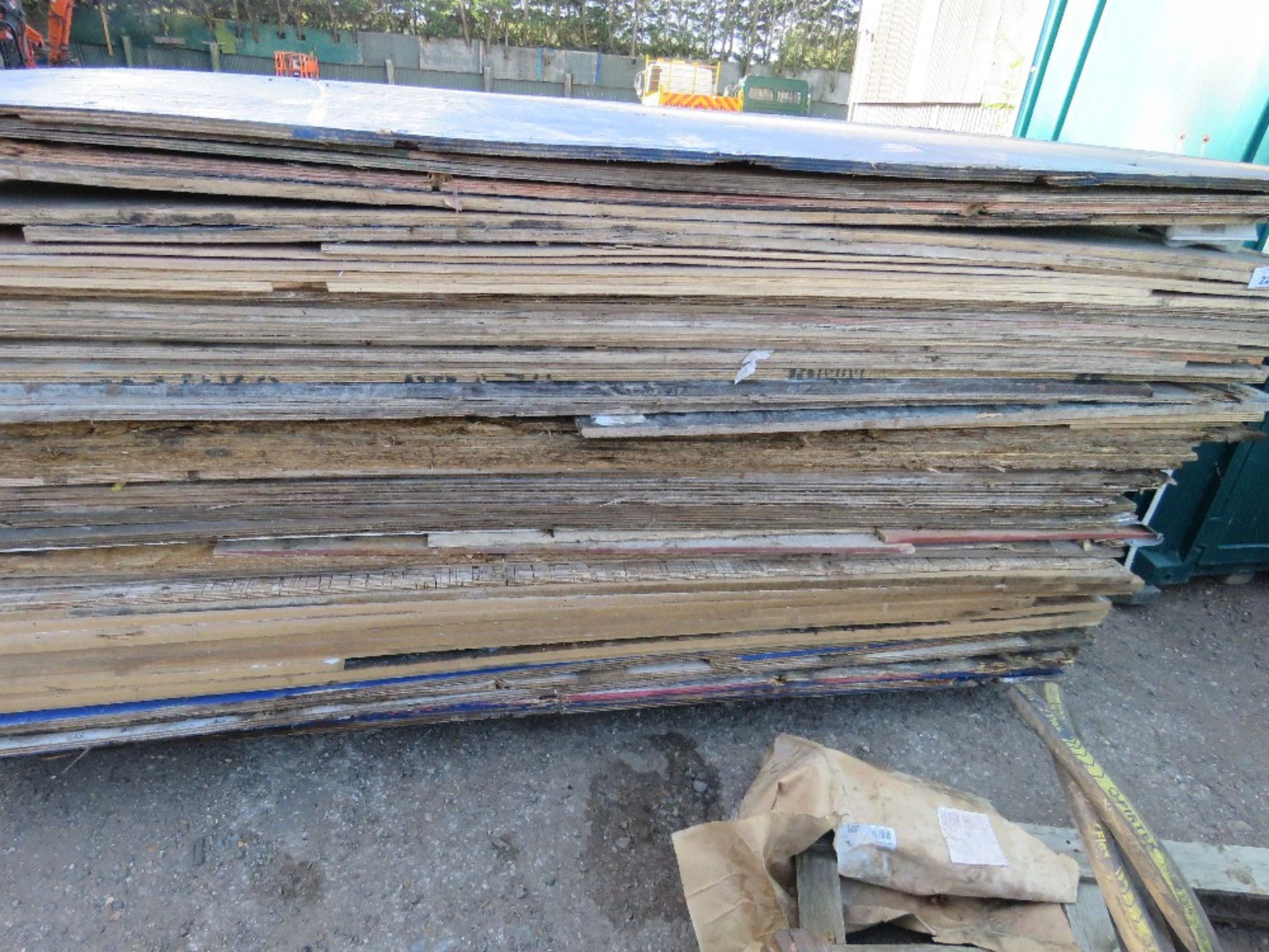 STACK OF APPROXIMATELY 65NO ASSORTED PRE USED PLYWOOD AND OTHER BOARDS. SOLD UNDER THE AUCTIONEERS M - Image 2 of 4