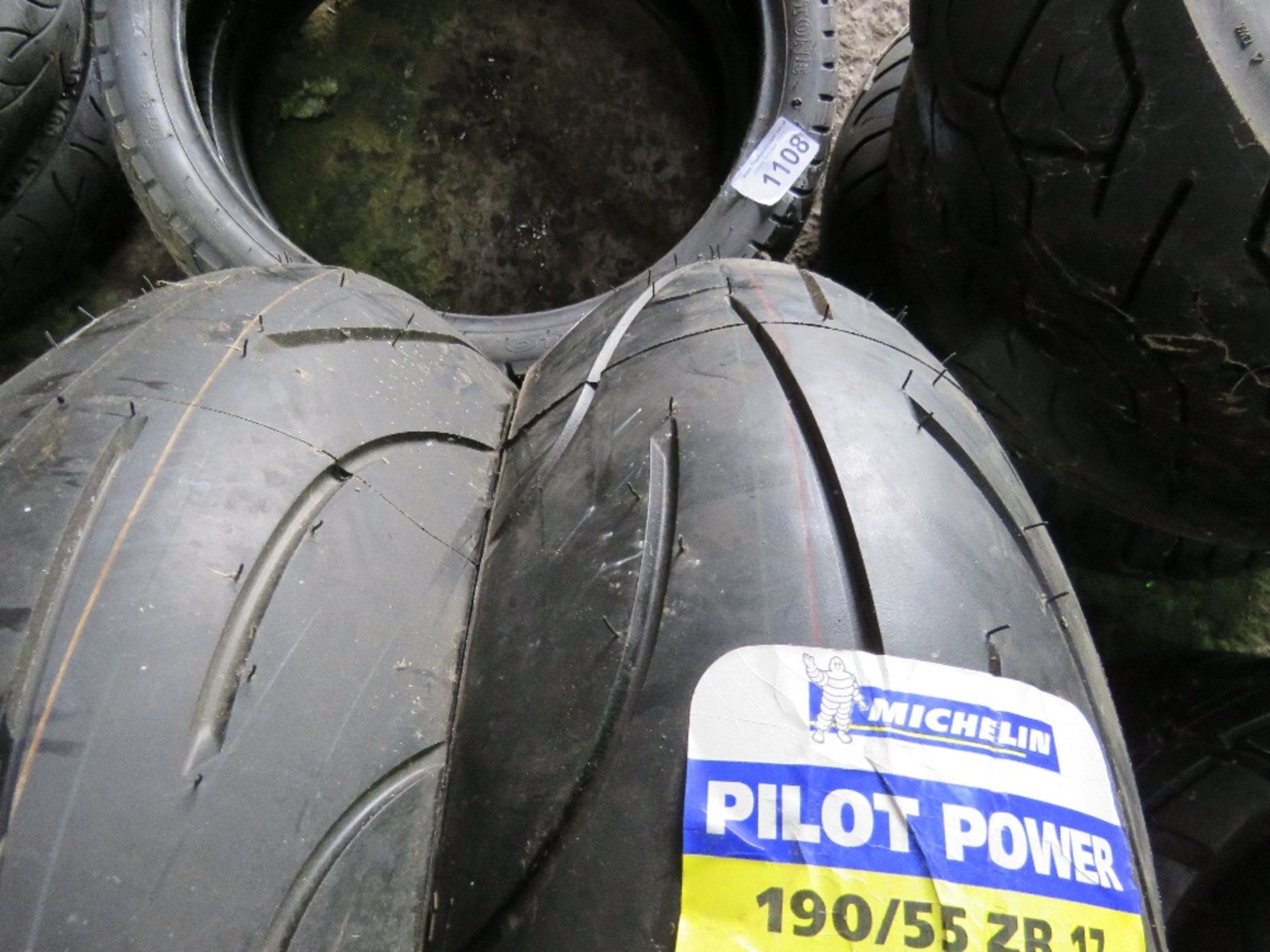 2 X LARGE MOTORBIKE TYRES, 190/55ZR17 AND 180/55 ZR17. SOURCED FROM COMPANY LIQUIDATION. THIS LOT IS - Image 3 of 3