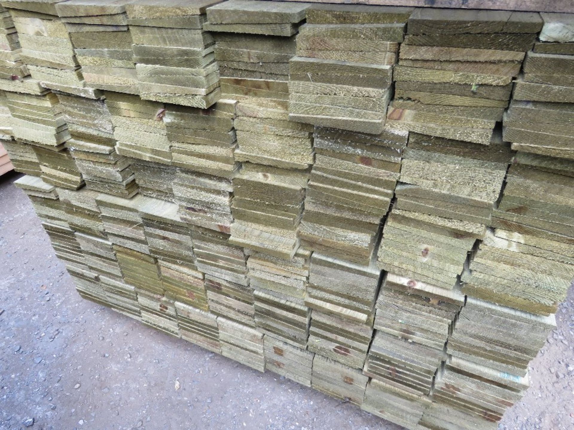 LARGE PACK OF PRESSURE TREATED FEATHER EDGE TIMBER FENCE CLADDING BOARDS. SIZE: 1.65M LENGTH, - Image 2 of 3
