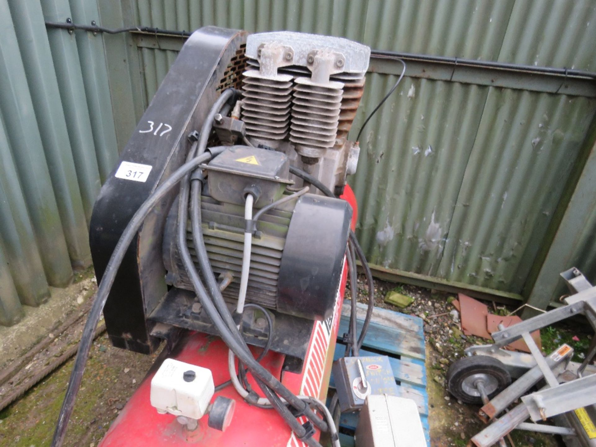 TASKMASTER E10HP-272 LARGE SIZED 3 PHASE COMPRESSOR WITH SWITCHGEAR. - Image 2 of 2