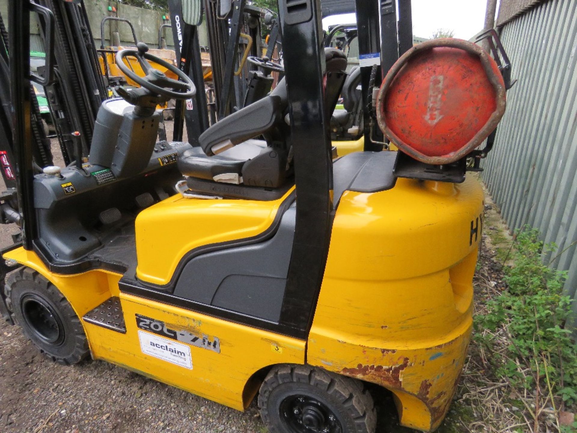 HYUNDAI 20L-7M GAS POWERED FORKLIFT TRUCK, YEAR 2018. 1600 REC HOURS APPROX. EXTRA SERVICE. - Image 5 of 11