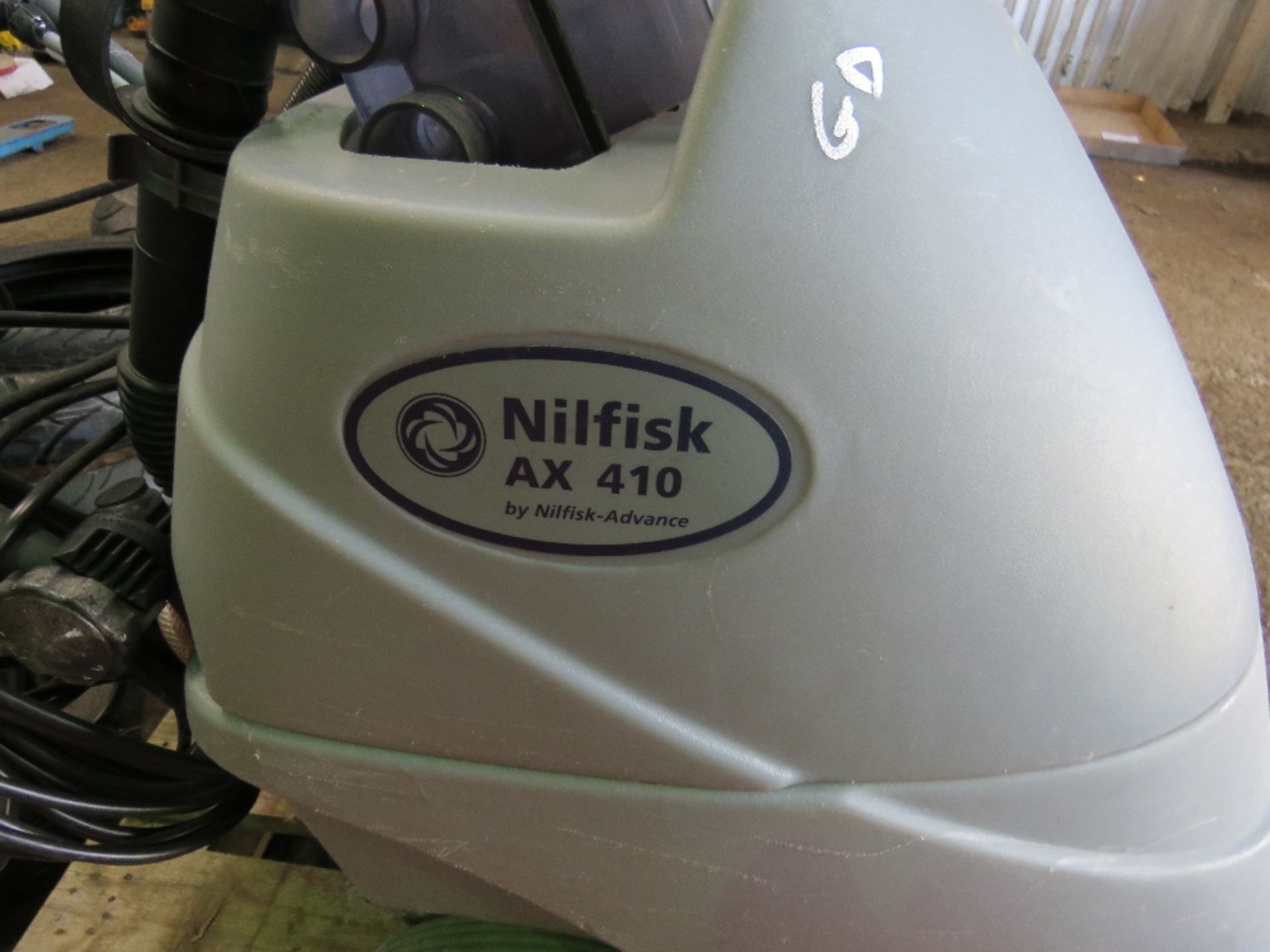 NILFISK AX410 FLOOR SCRUBBER, 240 VOLT. NO VAT ON HAMMER PRICE. - Image 4 of 4