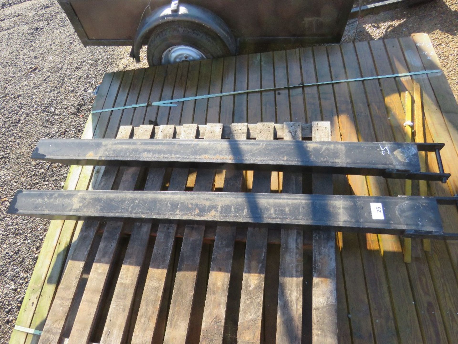 PAIR OF 6FT LENGTH FORKLIFT EXTENSION FORK TINES / SLEEVES. 5" WIDTH, WITH LOCKING PINS. - Image 2 of 2